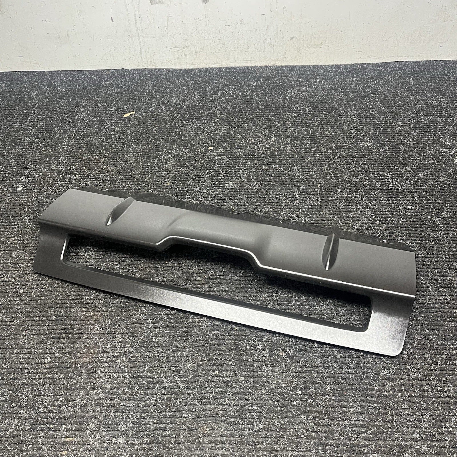 ☑️ 22-25 TOYOTA GR86 REAR BUMPER LOWER CENTER BRAKE LIGHT DIFFUSER TRIM OEM