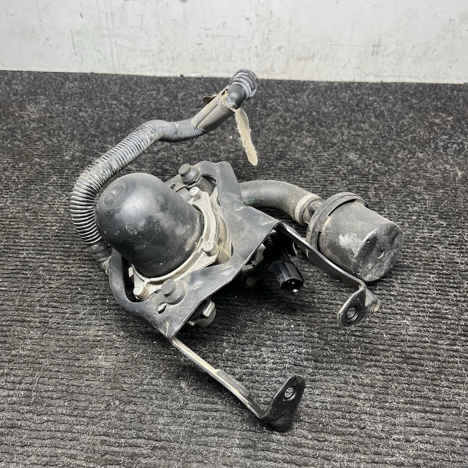 ☑️ OEM BMW E82 E88 E90 E91 E92 E93 128 328 N51 N52 Smog Air Injection Pump