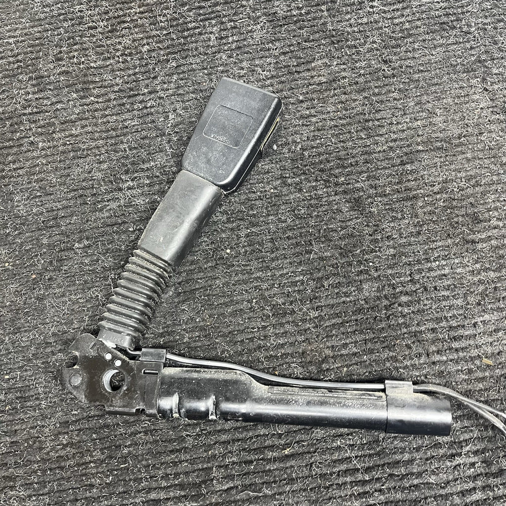 ☑️ OEM BMW 7213564 Right Side Seatbelt Buckle Receiver E90 E91 E92 E93 E84 E89
