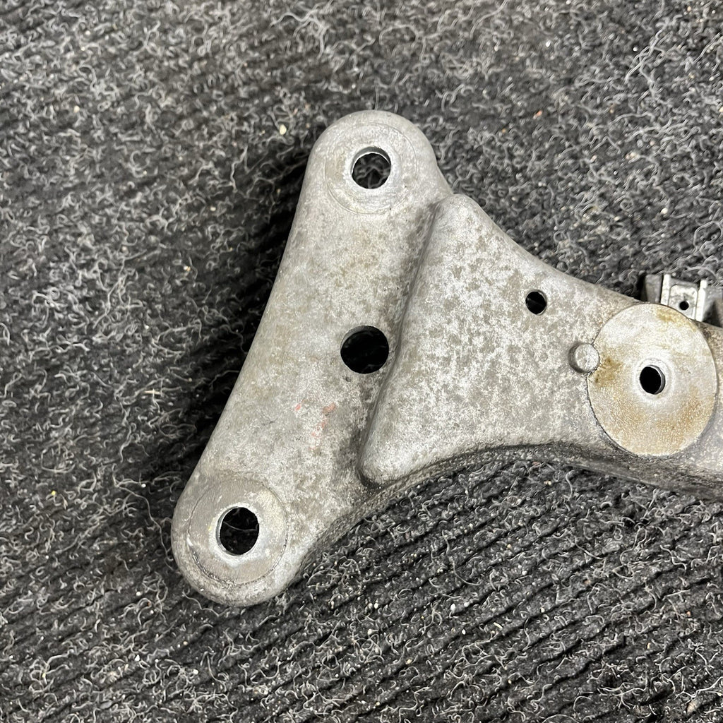 ☑️ BMW E88 E82 E90 E92 135i 335i M/T Transmission Gearbox Support Bracket OEM