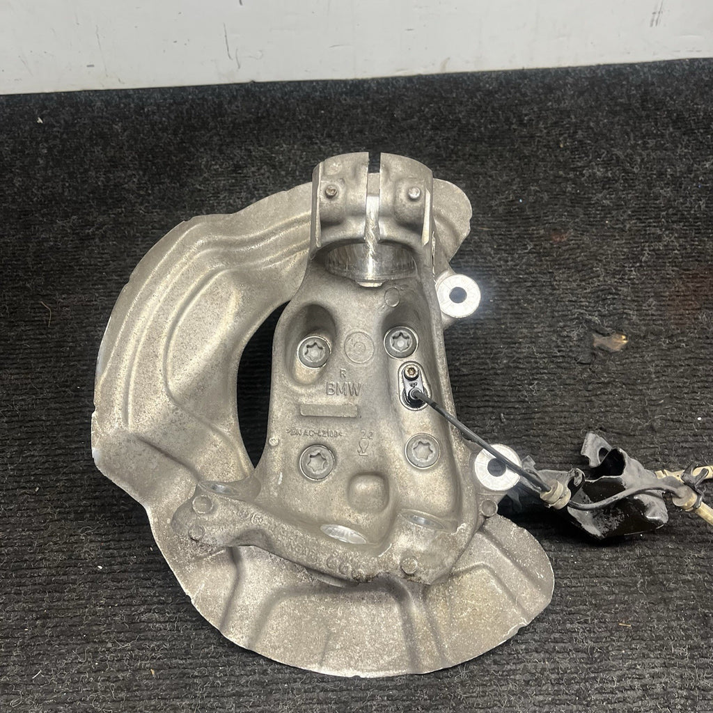 ☑️ 14-17 BMW F22 F23 M235i Front Right Passenger Spindle Knuckle Hub RWD OEM