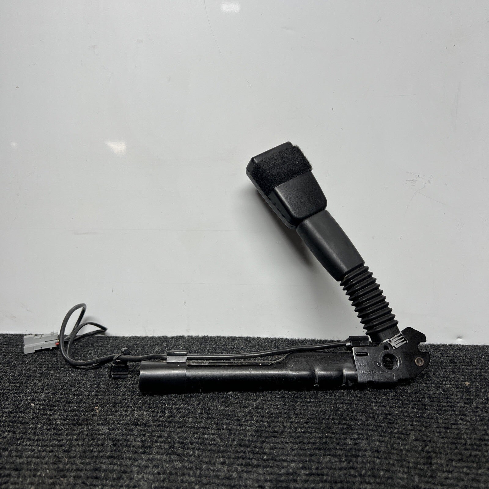 2005-2013 BMW 335XI E92 COUPE FRONT RIGHT PASSENGER SIDE SEAT BELT BUCKLE OEM