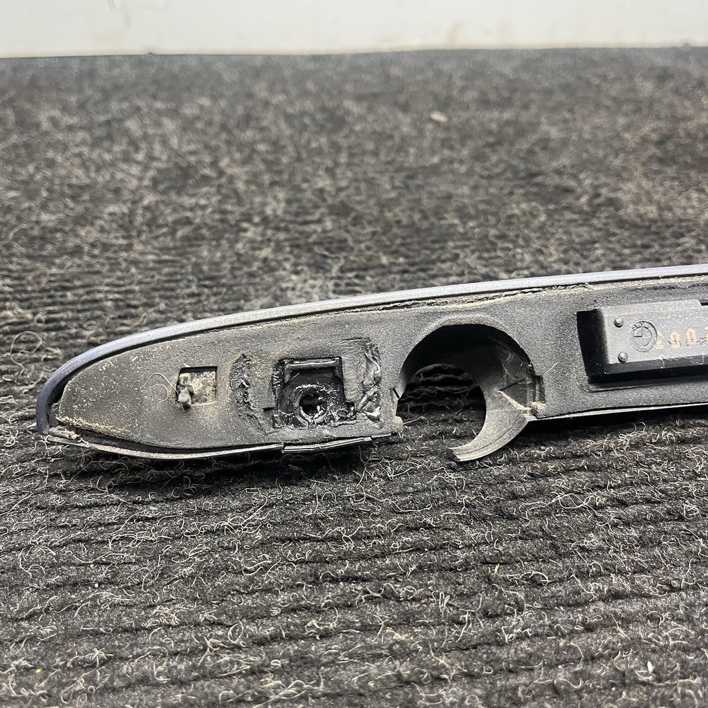 ☑️ 04-06 BMW E46 325Ci 330Ci Convertible Trunk Lid Handle Trim License Light OEM