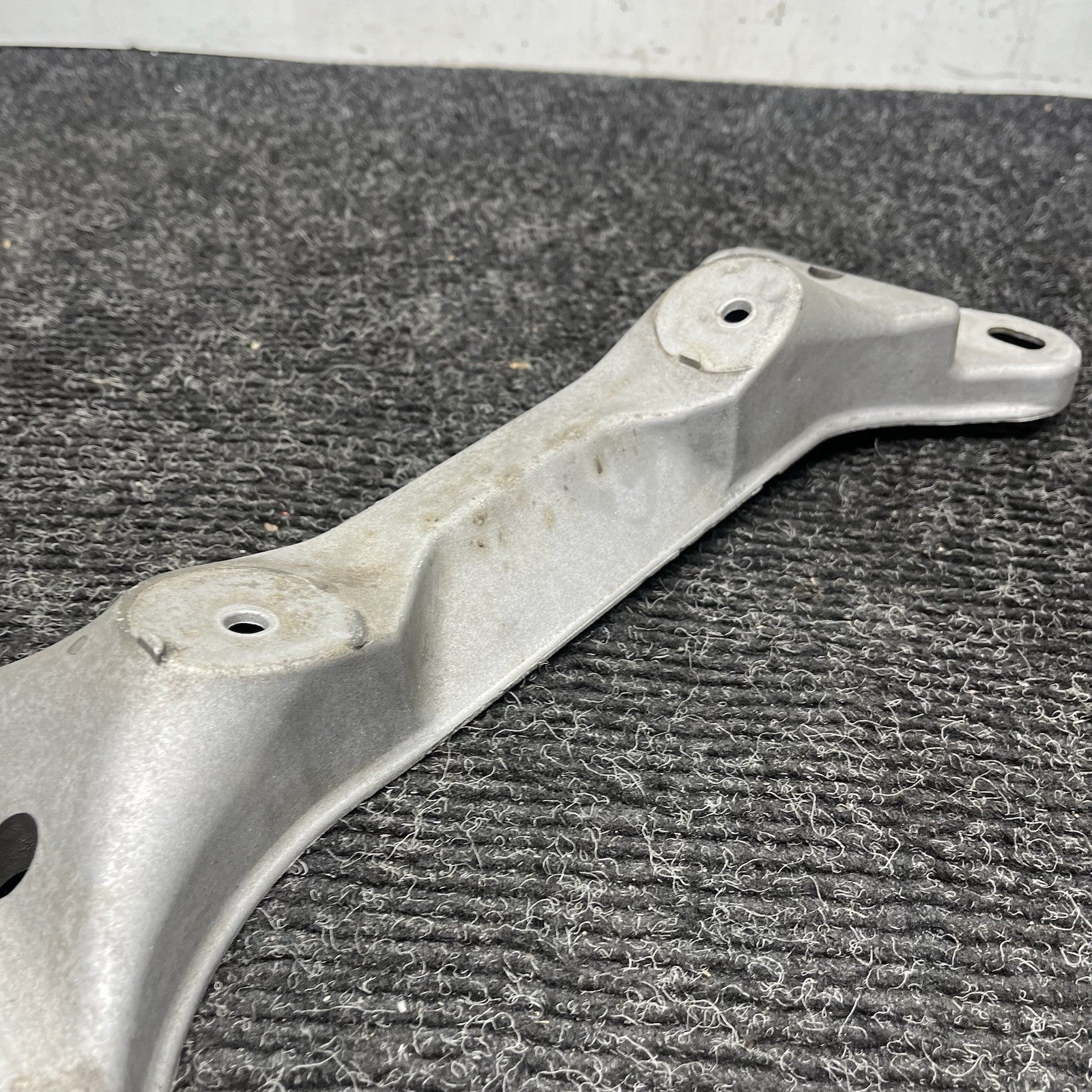 ☑️ 99-03 BMW E46 323i 325i 328i 330i MANUAL GEARBOX TRANSMISSION SUPPORT BRACKET