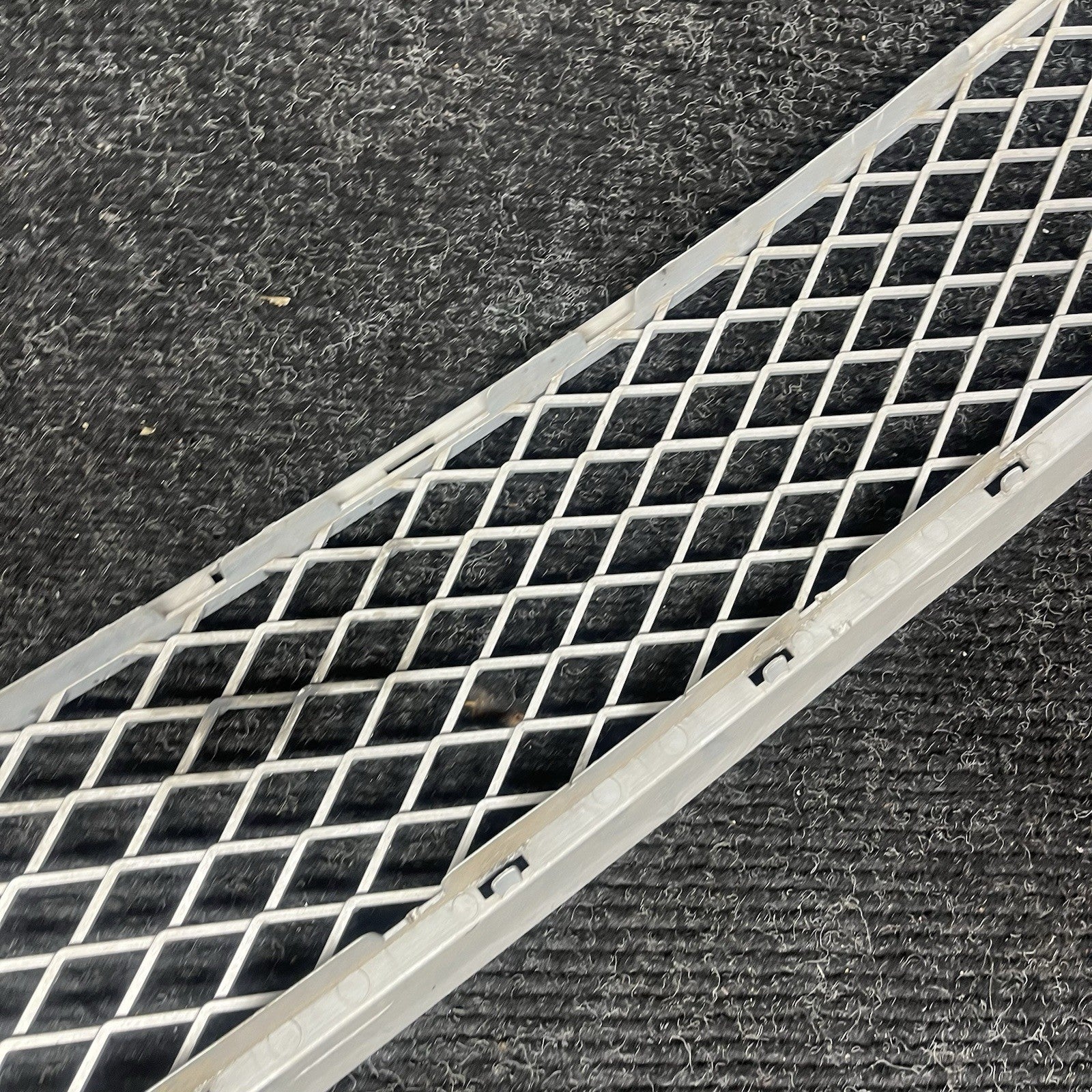 ☑️ 2009-2013 BMW X5 - Front Lower Center Bumper Grille 7222854 TITAN OEM