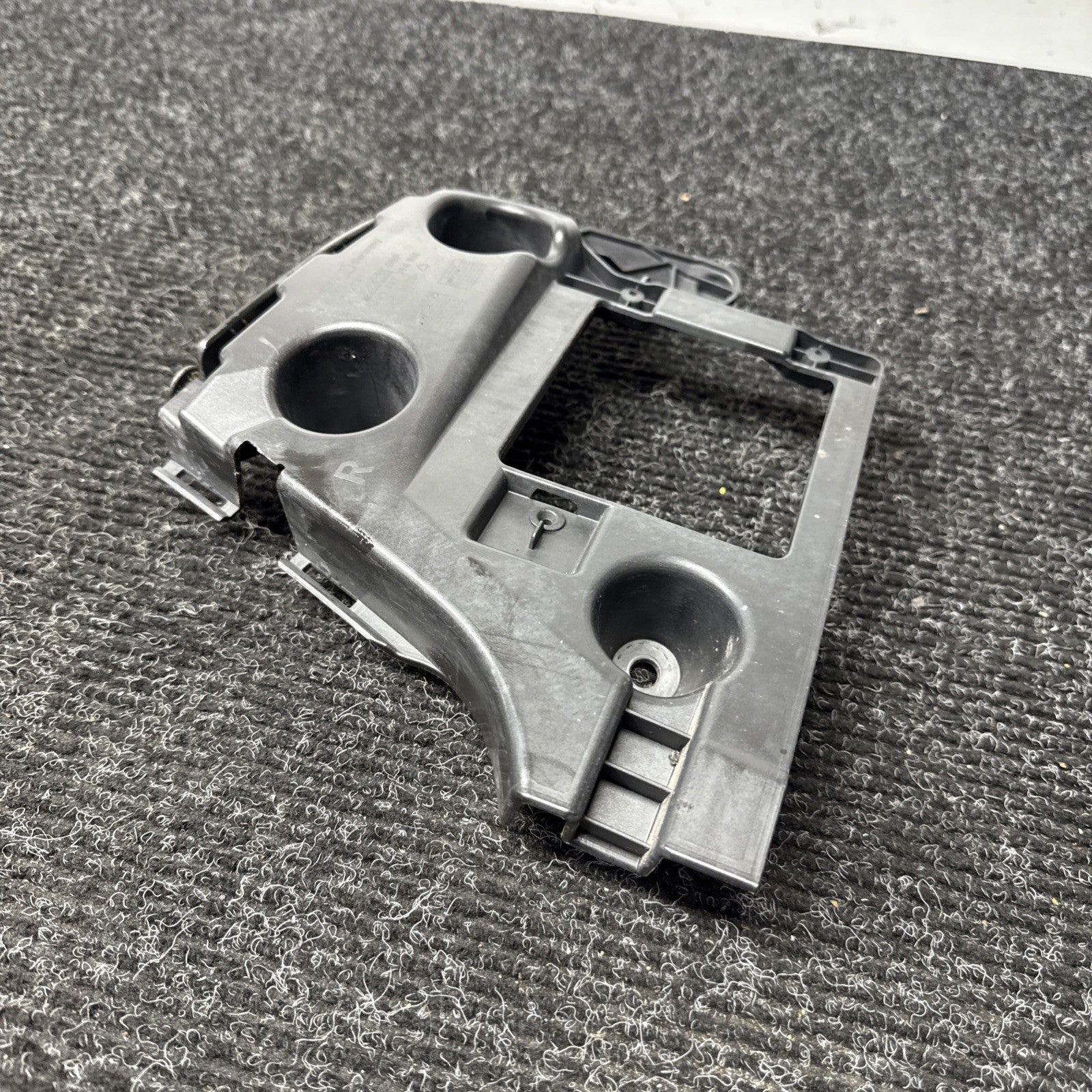 ☑️ 2012-2018 AUDI A6 C7 REAR BUMPER RIGHT SIDE UPPER GUIDE SUPPORT BRACKET OEM