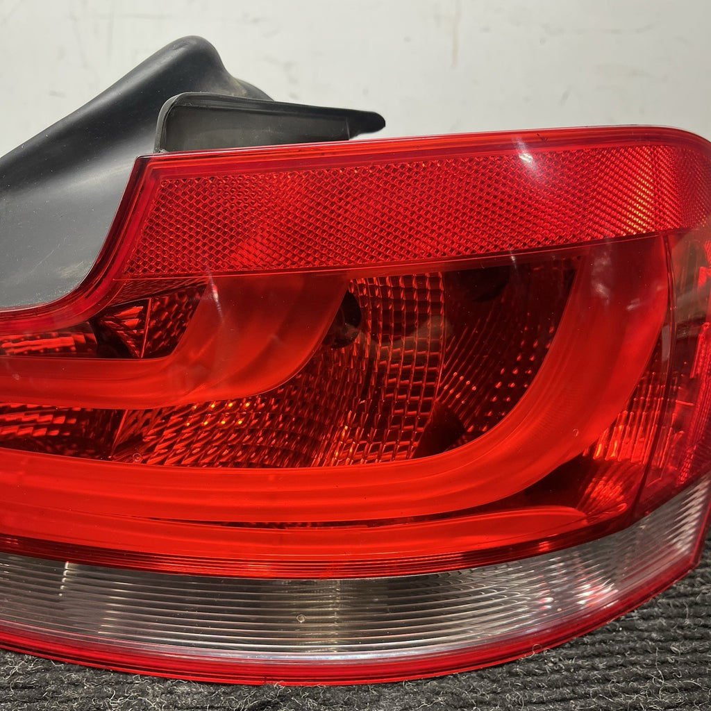 ☑️ 2011-2013 BMW 1-Series E82 E88 135i LCI Right Passenger LED Tail Light OEM