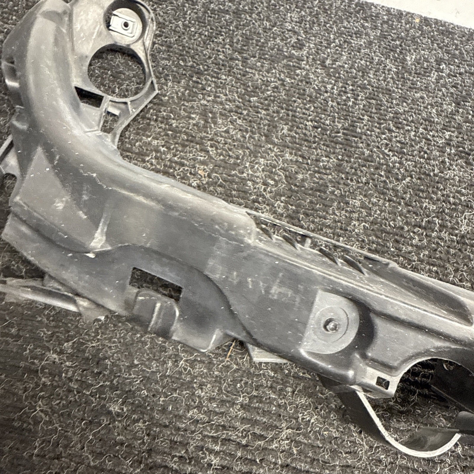 ☑️ 07-10 OEM BMW E92 E93 335 Right Passenger Headlight Bracket Carrier Mount