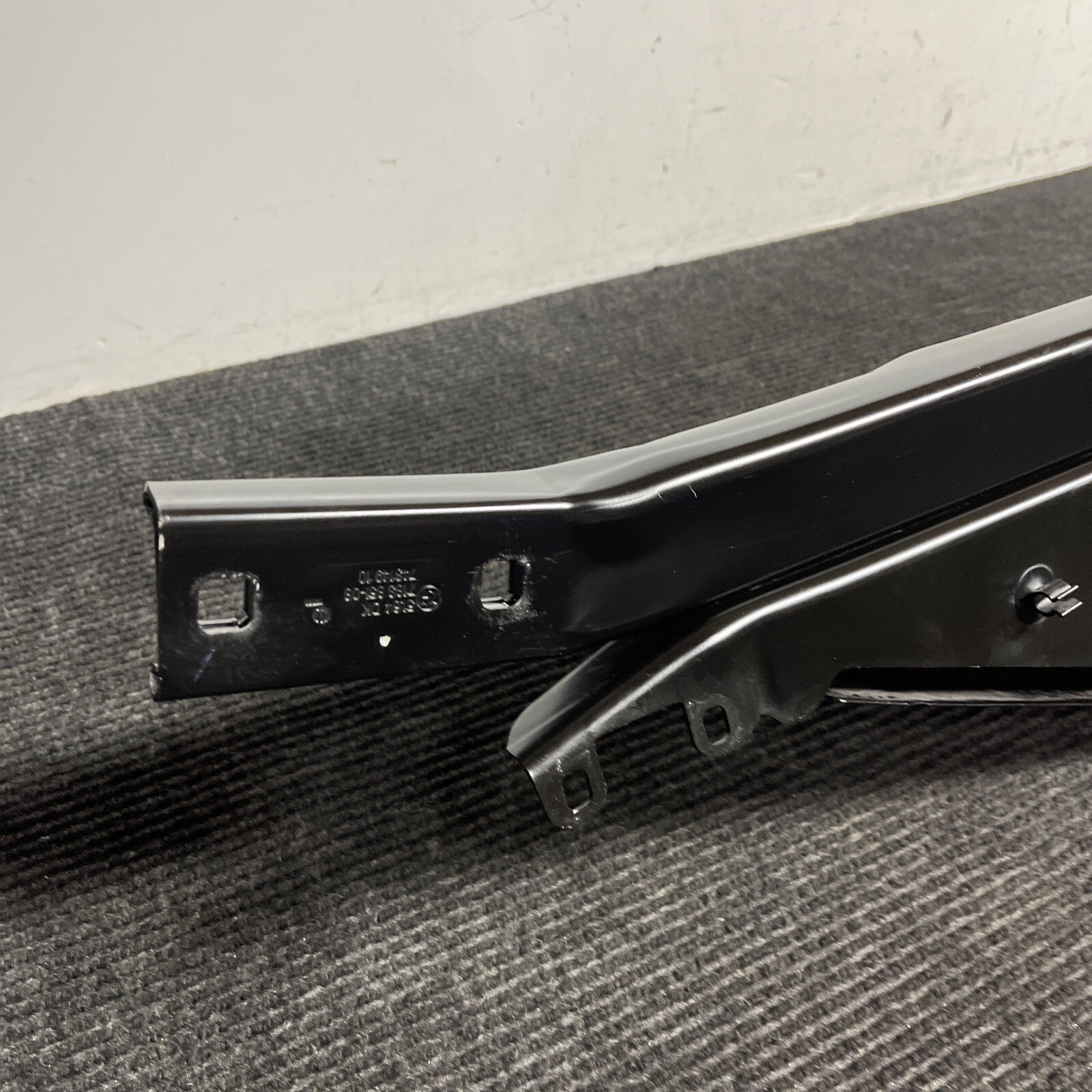☑️ 10-17 OEM BMW F07 GT F01 F02 Front Bumper Upper Radiator Core Support Tie Bar