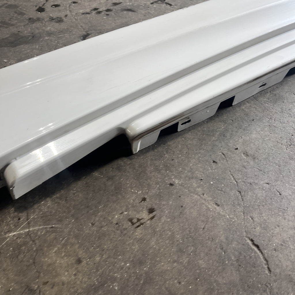 ☑️08-13 OEM BMW E88 E82 135 MSport Right Passenger Side Skirt Rocker Panel White