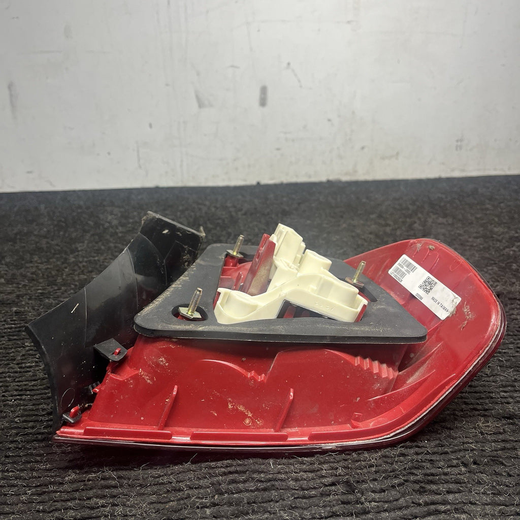 ☑️ 2006-2008 BMW 325I 328I 335I E90 LEFT DRIVER SIDE TAIL LIGHT 7161955 OEM