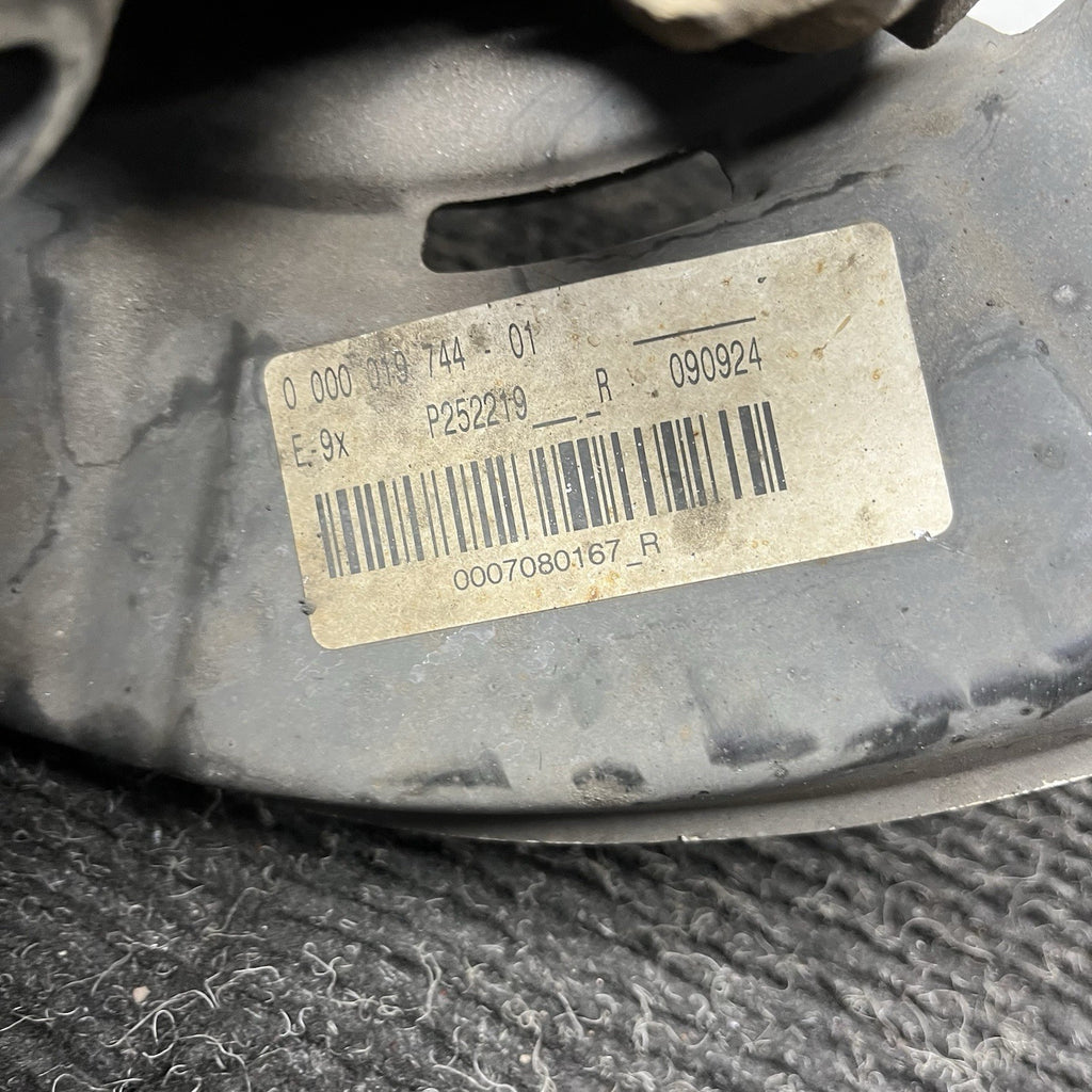 ☑️ 07-13 BMW E82 E88 E90 E92 E93 Rear Passenger Hub Spindle Bearing Knuckle OEM