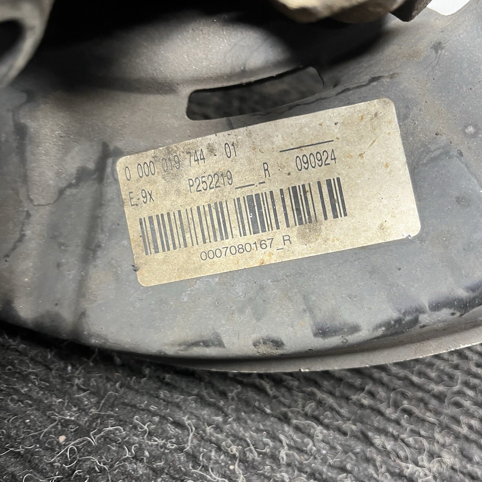 ☑️ 07-13 BMW E82 E88 E90 E92 E93 Rear Passenger Hub Spindle Bearing Knuckle OEM
