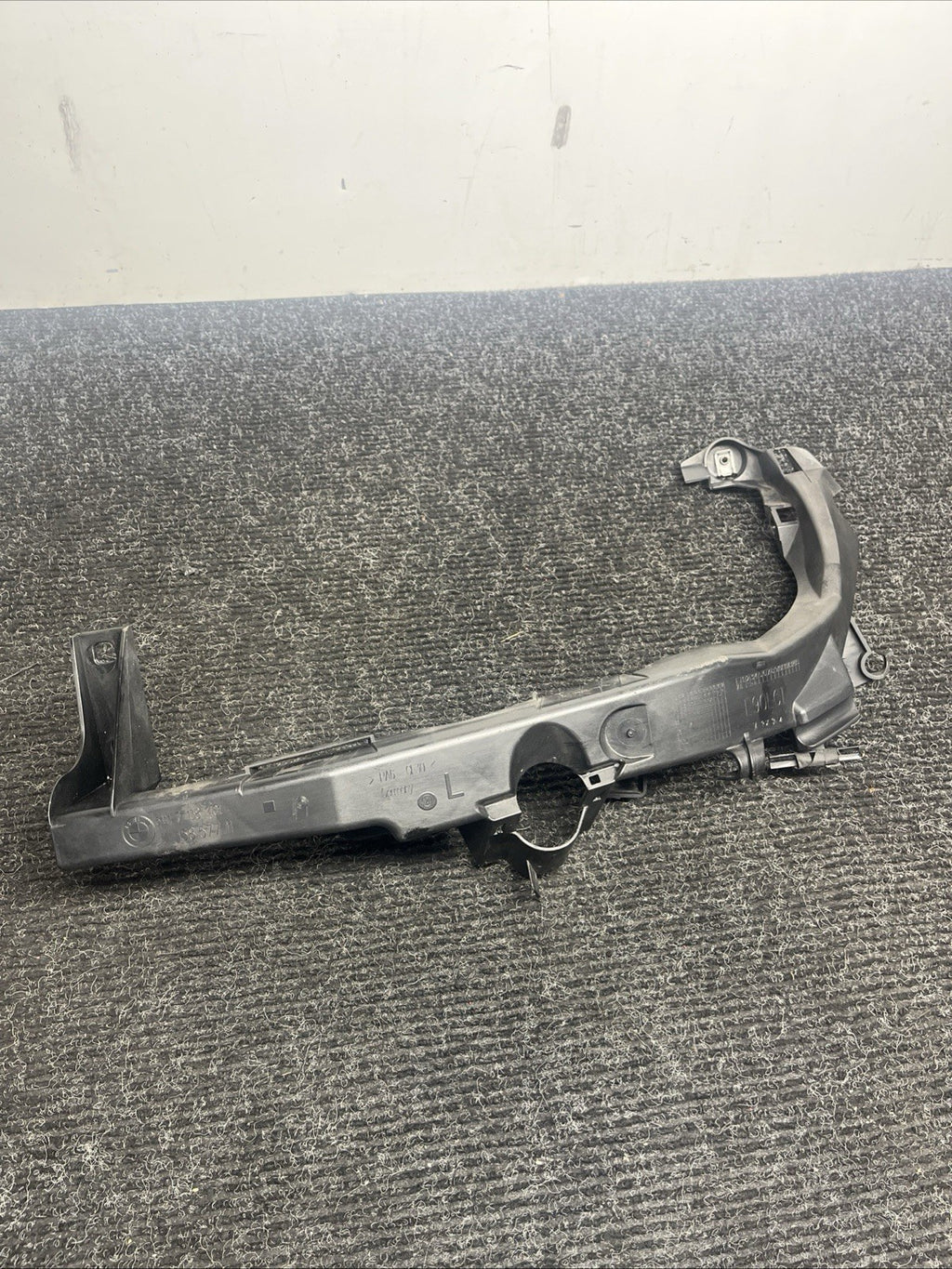 ☑️ 09-11 BMW E90 E91 LCI Front Left Driver Headlight Arm Bracket Mount Plastic