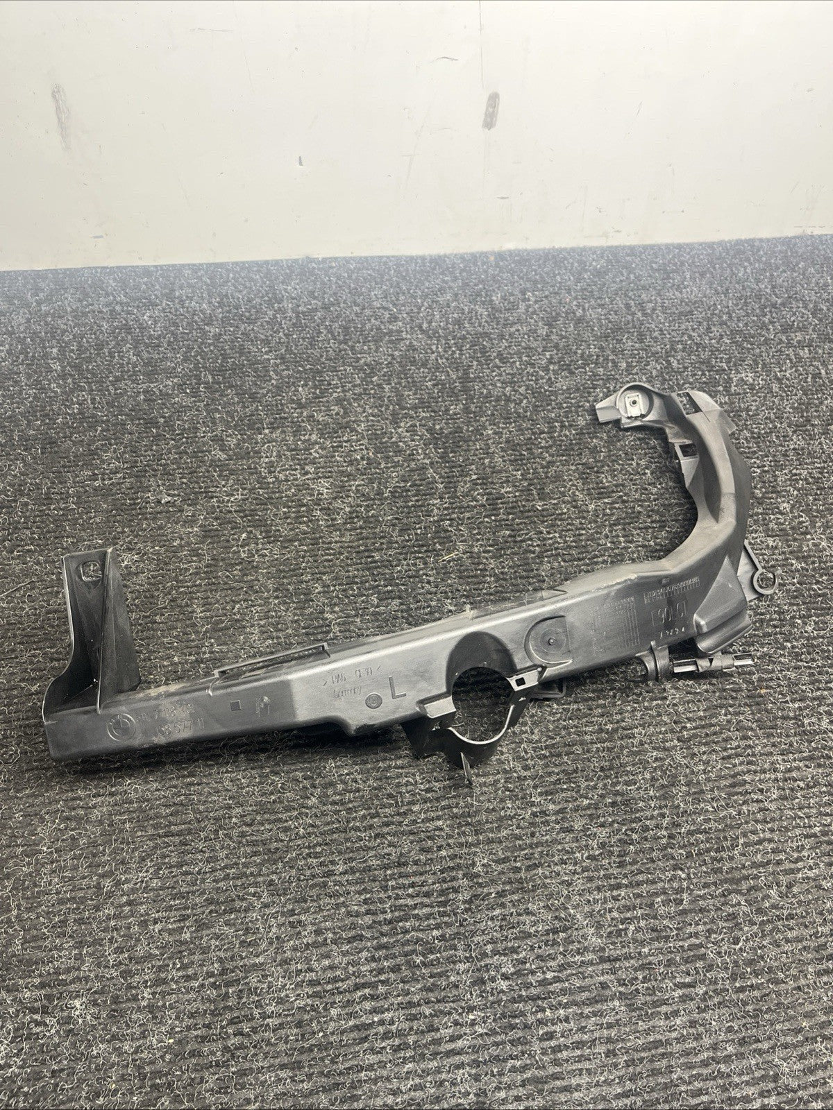☑️ 09-11 BMW E90 E91 LCI Front Left Driver Headlight Arm Bracket Mount Plastic
