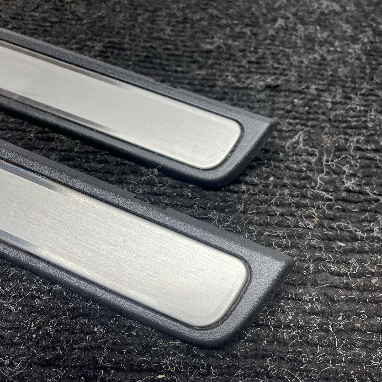☑️ 2008-2011 Subaru WRX STi Front Door Sill Trim Scuff Panel PAIR LH RH