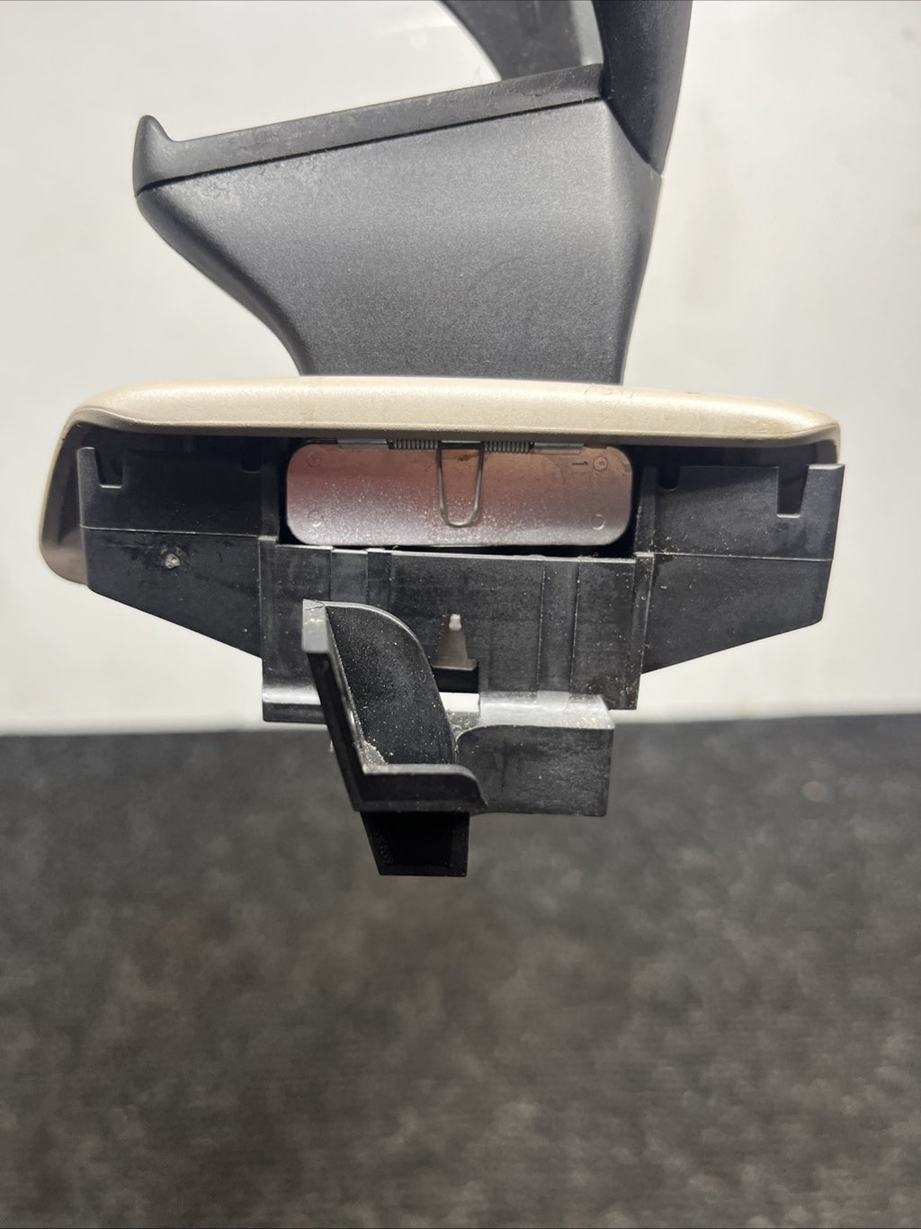 ☑️ 08-13 BMW E82 E88 FRONT CONSOLE CUPHOLDER CUP CAN w/ HOLDER 9122655 OEM