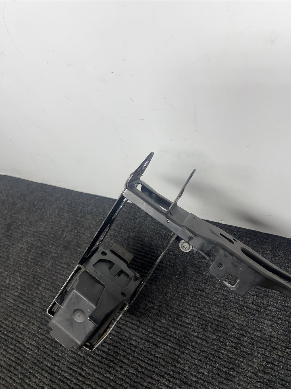 🌟2011-2016 BMW 328XI F30  FRONT LEFT RADIATOR MOUNT BRACKET SUPPORT OEM✅