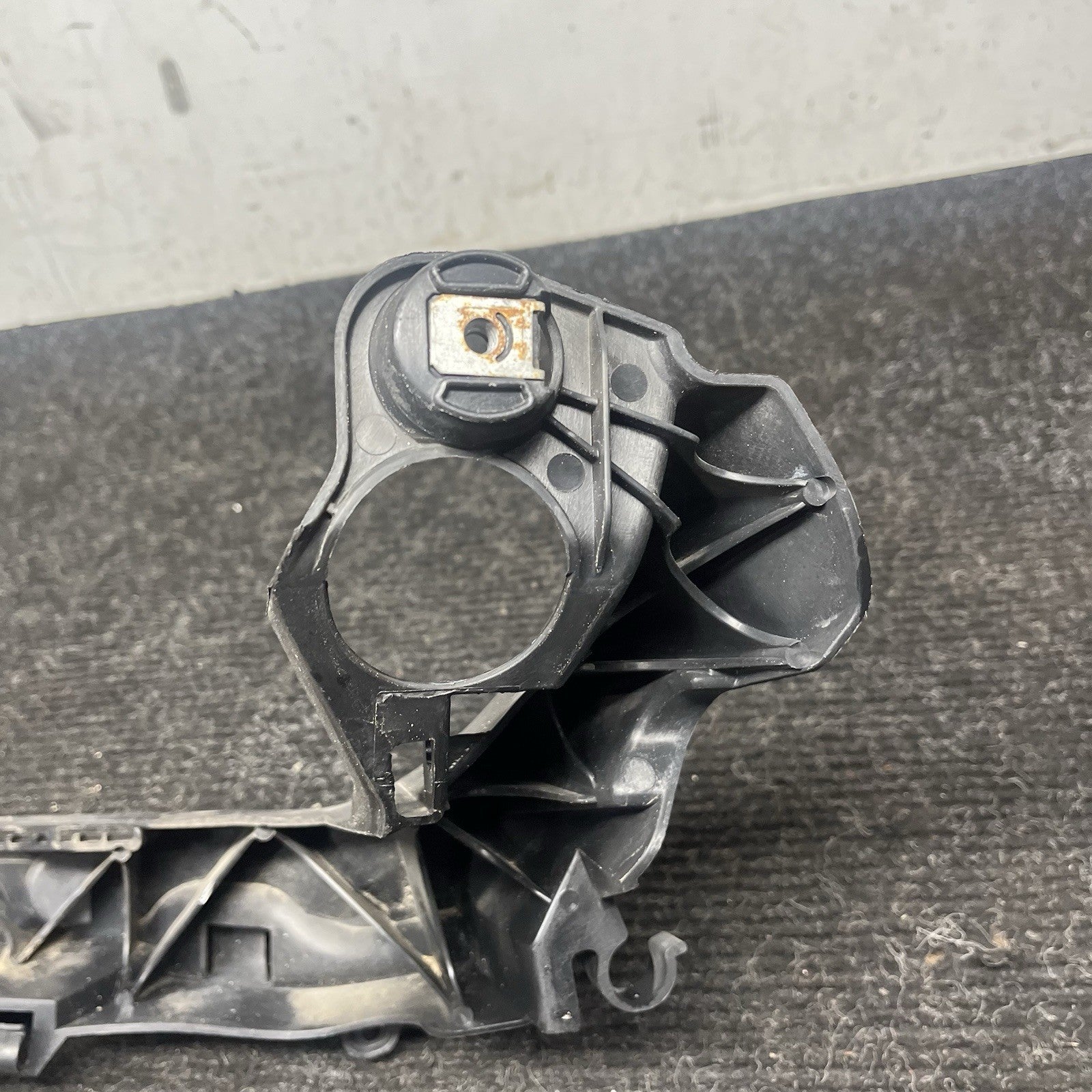 ☑️ 07-10 OEM BMW E92 E93 328 335 Right Passenger Headlight Bracket Carrier Mount