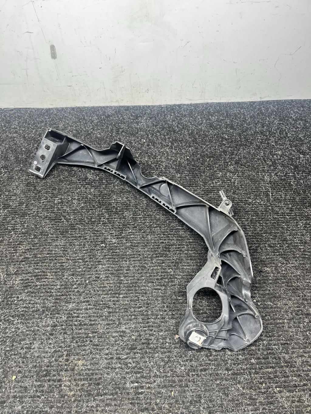 ☑️ 08-13 BMW E90 E92 E93 M3 OEM Drivers Left Headlight Bracket Carrier Mount LH