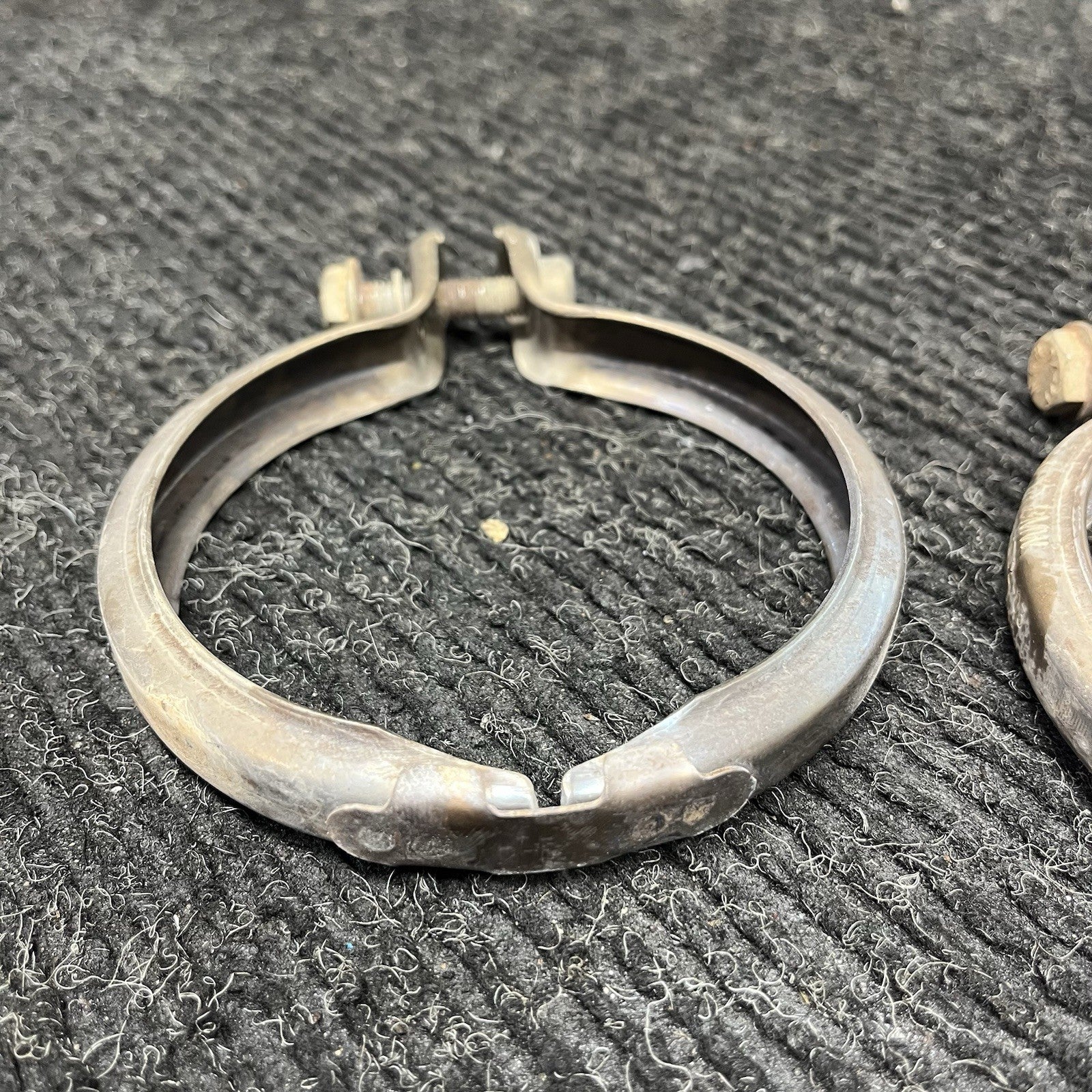 ☑️ 07-13 BMW 335xi 335i Turbo N54 N55 E90 E92 Turbo Exhaust Screw Clamp Pair OEM