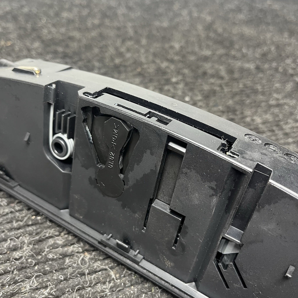 ☑️OEM FRONT CENTER CONSOLE GLASSES TRAY STORAGE 01-06 BMW E46 3SERIES M3 8260312