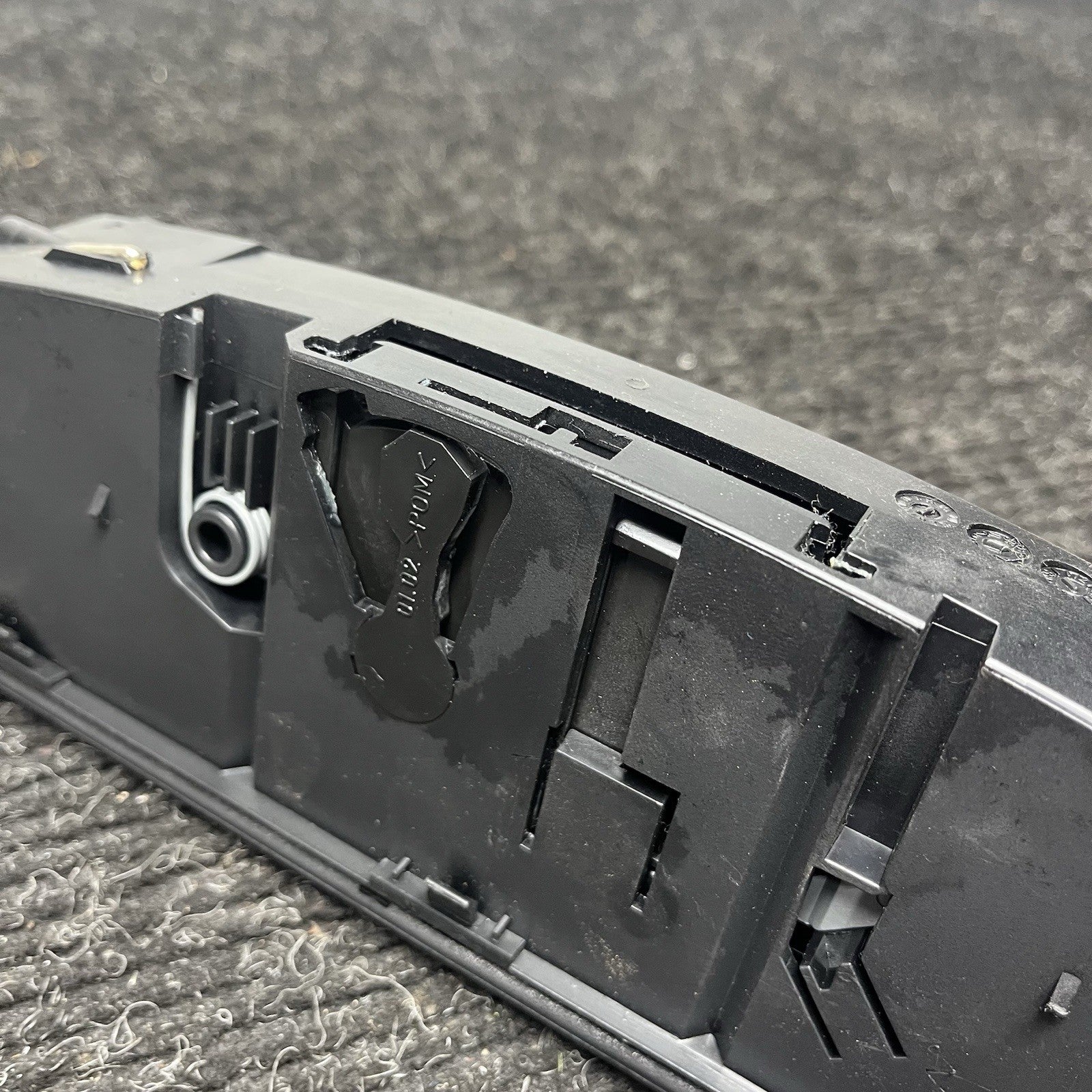 ☑️OEM FRONT CENTER CONSOLE GLASSES TRAY STORAGE 01-06 BMW E46 3SERIES M3 8260312