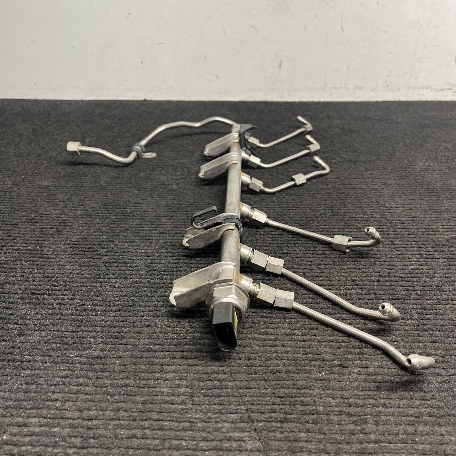 ☑️ BMW E88 E92 E60 135 335 535 N54 Engine High Pressure Fuel Rail Line Unit OEM