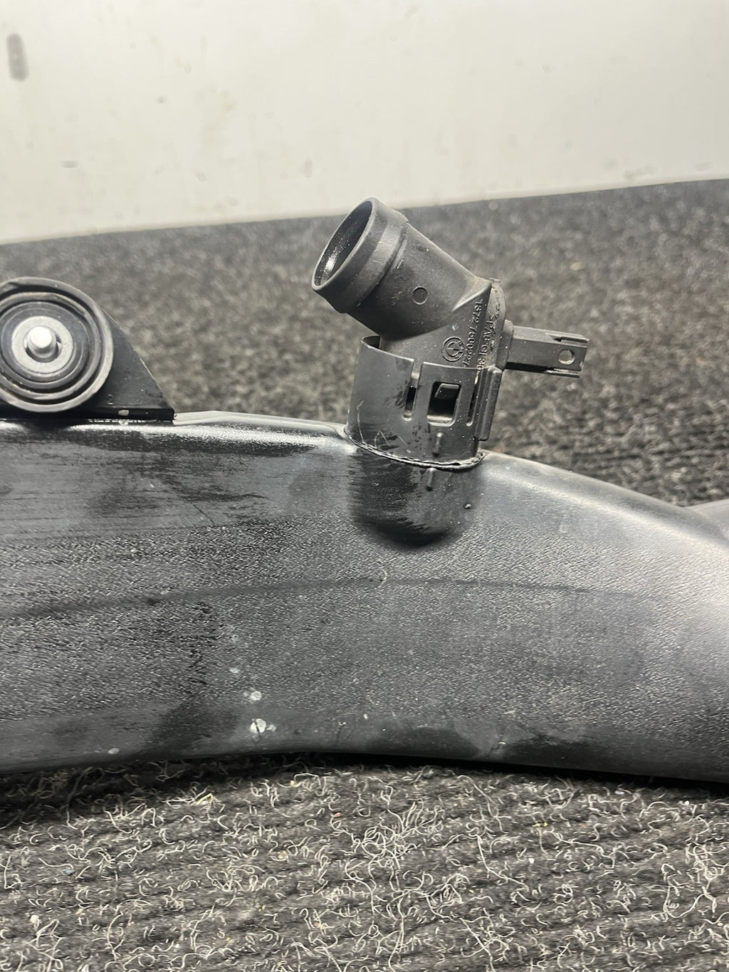 ☑️ 07-10 BMW E82 E88 E92 E93 E90 135 335 Rear Engine Air Duct Inlet 7556550