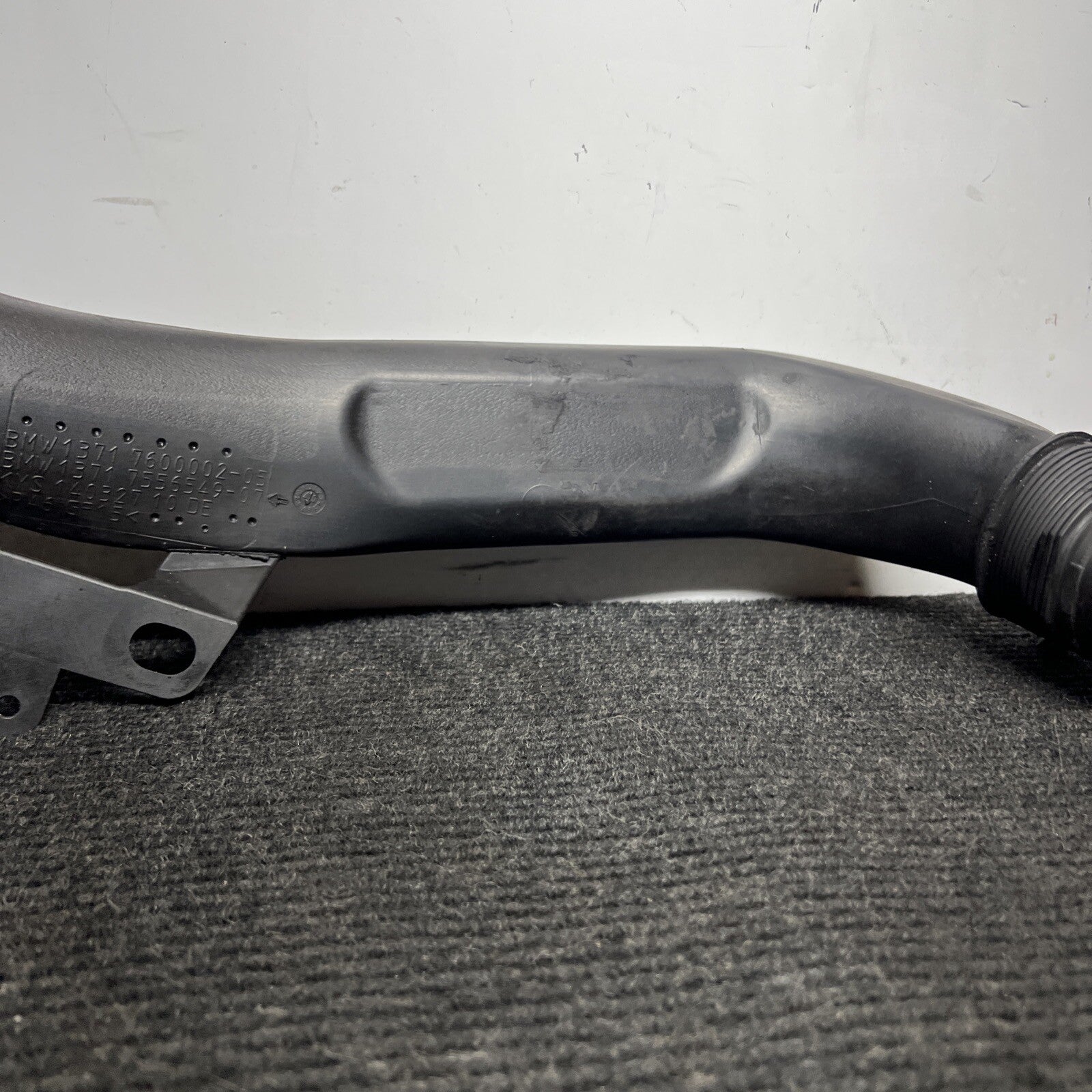 ☑️ BMW E60 E82 E90 E92 TURBO CHARGE AIR INDUCTION TUBE INTAKE PIPE OEM