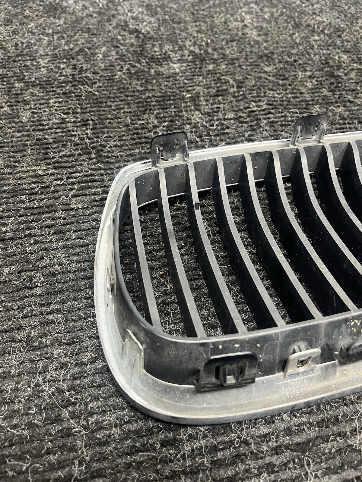☑️ 06-10 BMW 328 335 E92 FRONT RIGHT PASSENGER BUMPER KIDNEY GRILLE CHROME OEM