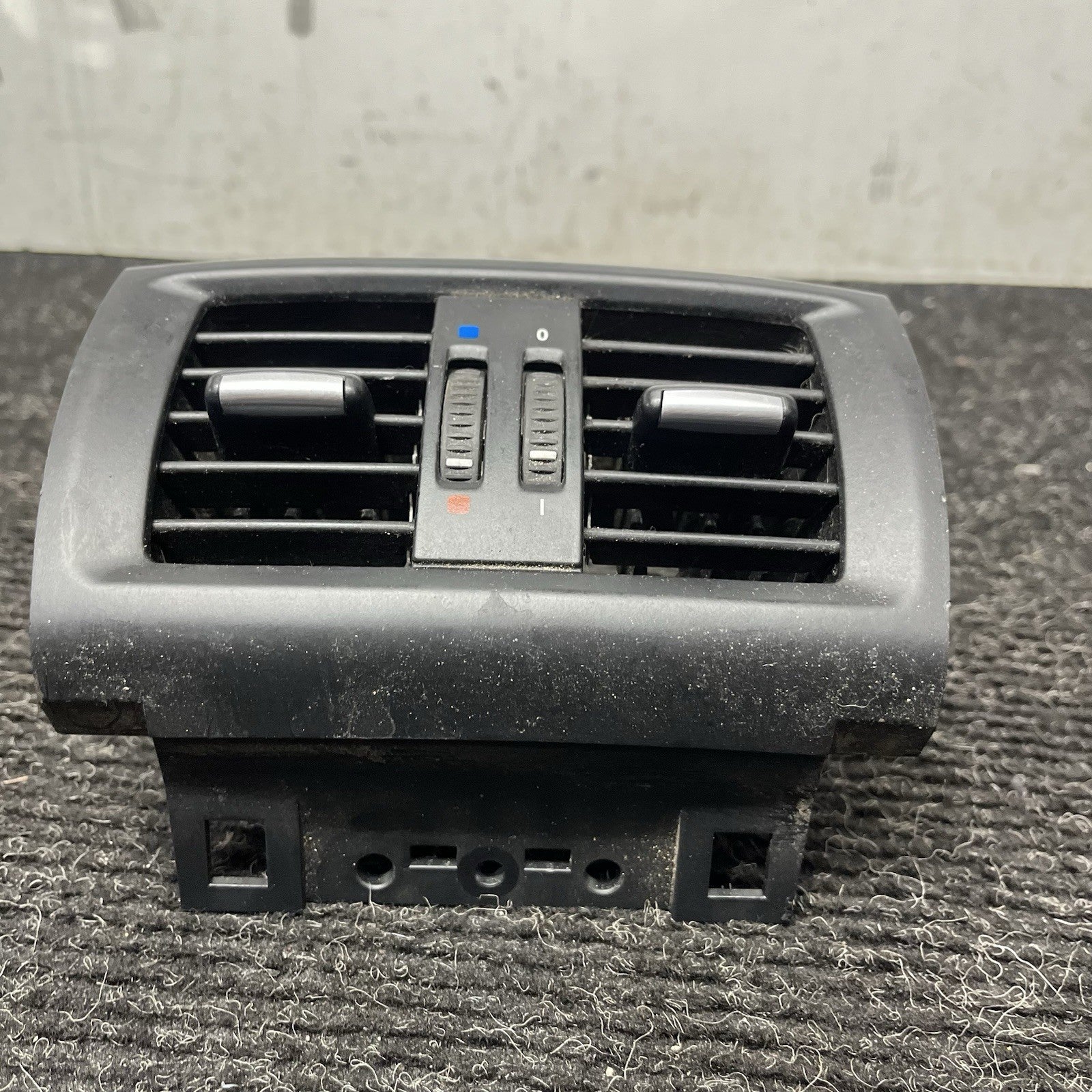 ☑️ 11-18 BMW X3 Rear Center Console Air Conditioning Vent Grille OEM 9200888