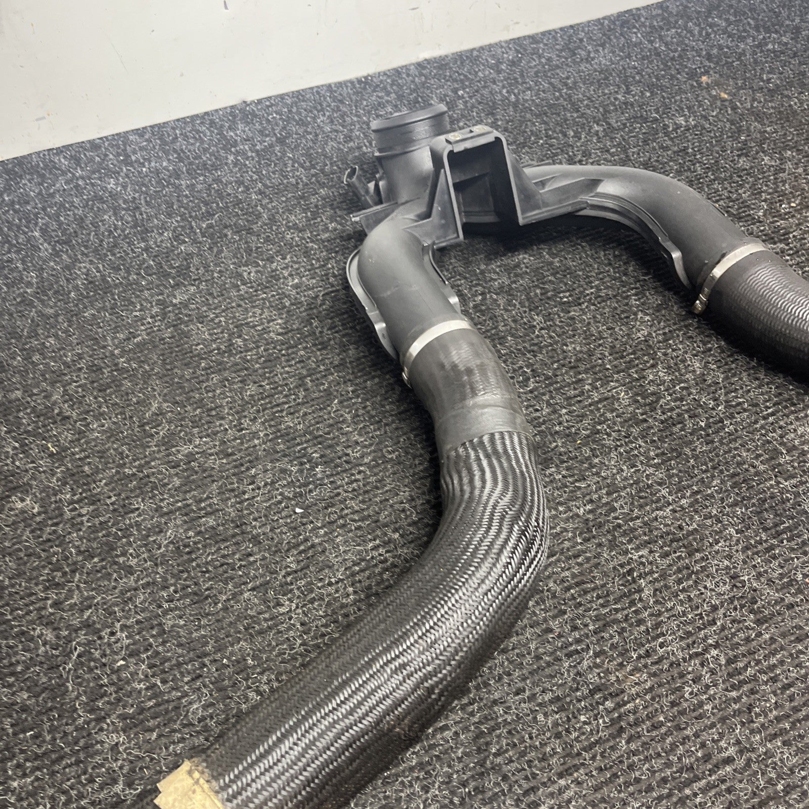 ☑️ 2013-2022 MASERATI LEVANTE 3.0L AIR INLET TUBE DUCT HOSE Y PIPE 670039138 OEM