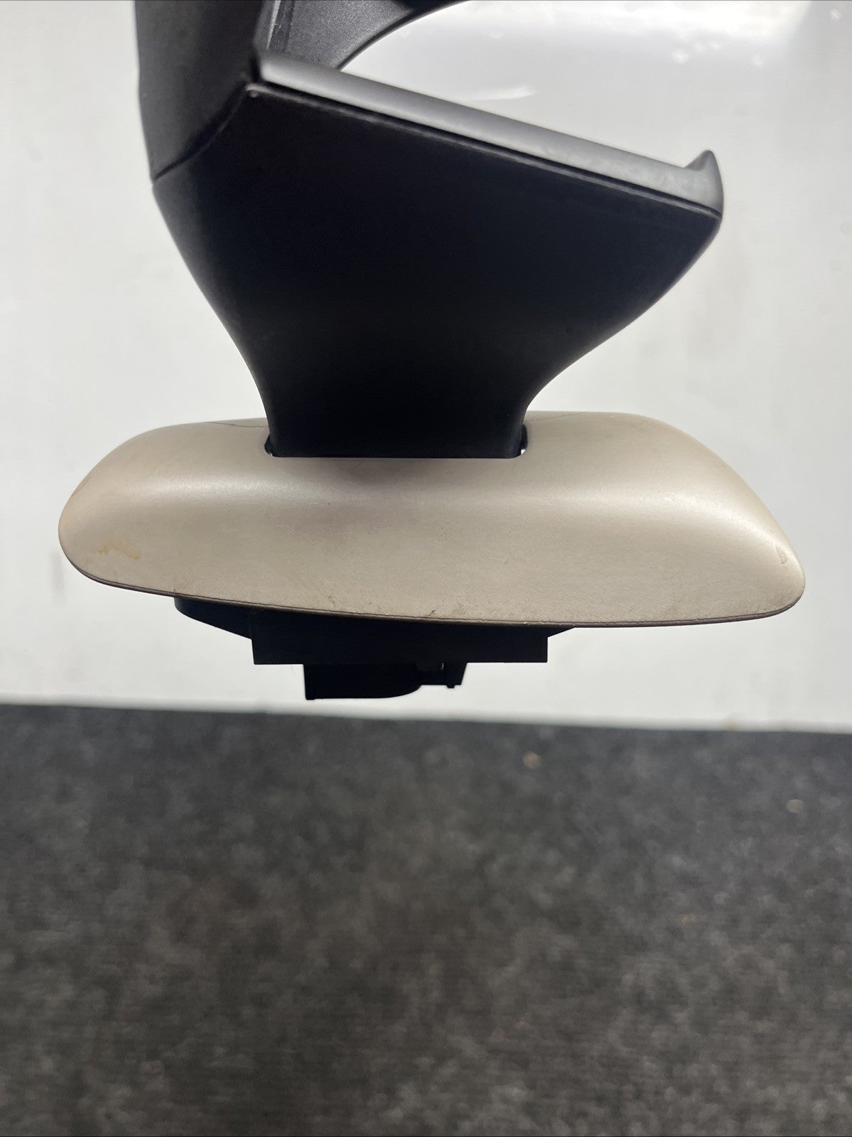 ☑️ 08-13 BMW E82 E88 FRONT CONSOLE CUPHOLDER CUP CAN w/ HOLDER 9122655 OEM