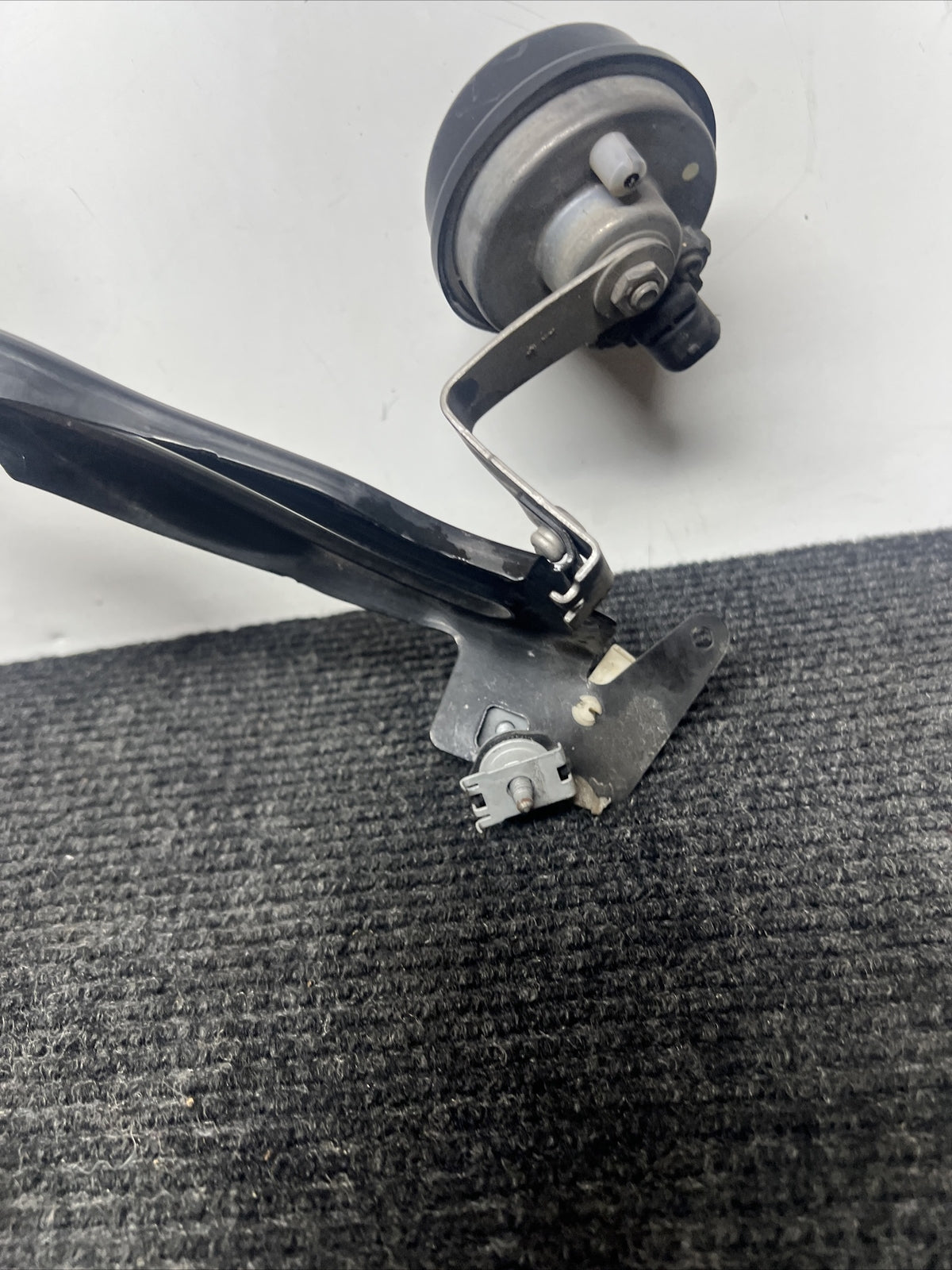 🌟2011-2016 BMW 328XI F30  FRONT LEFT RADIATOR MOUNT BRACKET SUPPORT OEM✅