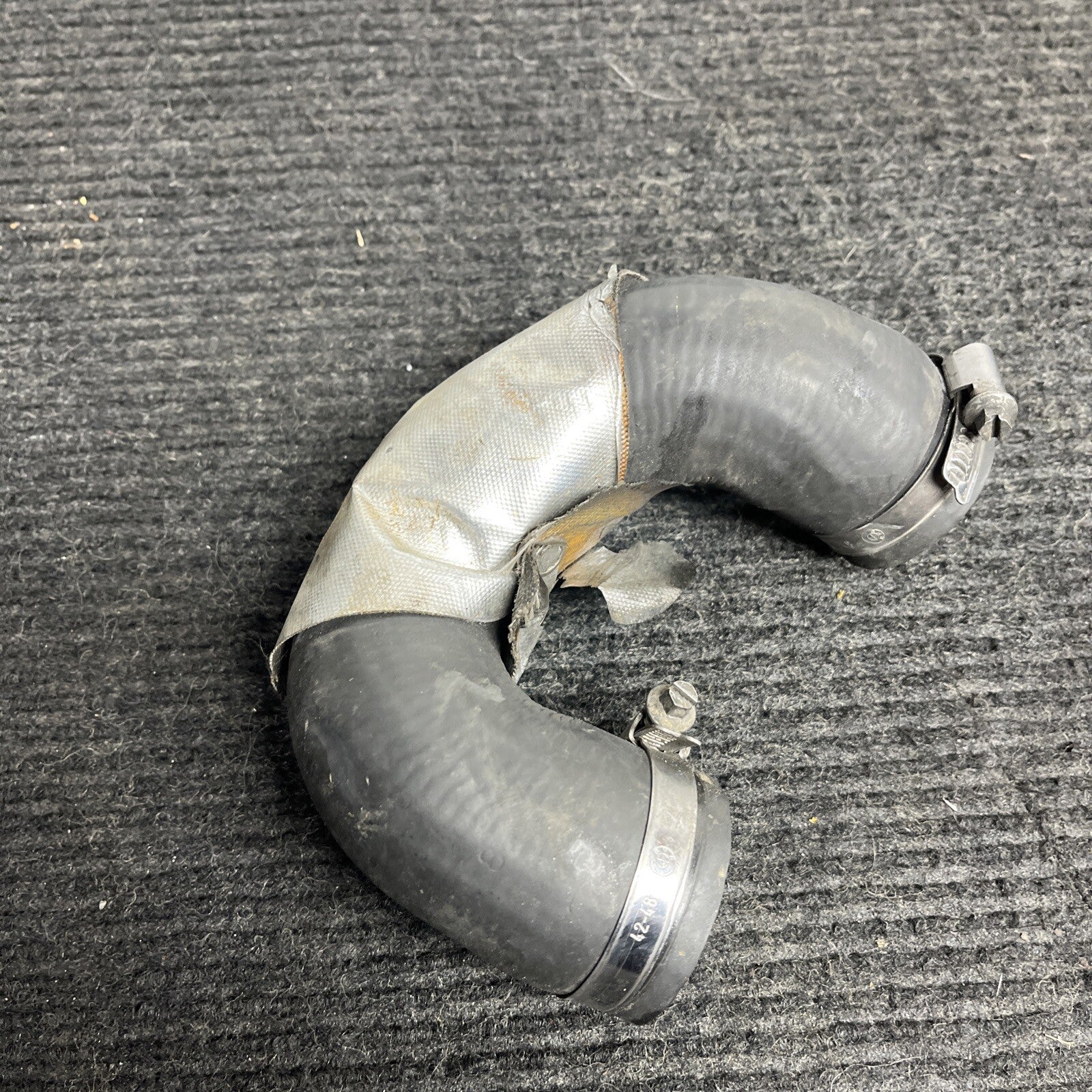 ☑️ 06-11 BMW 335i E90 E82 3.0L N54 Engine Thermostat to Water Pump Hose Pipe OEM