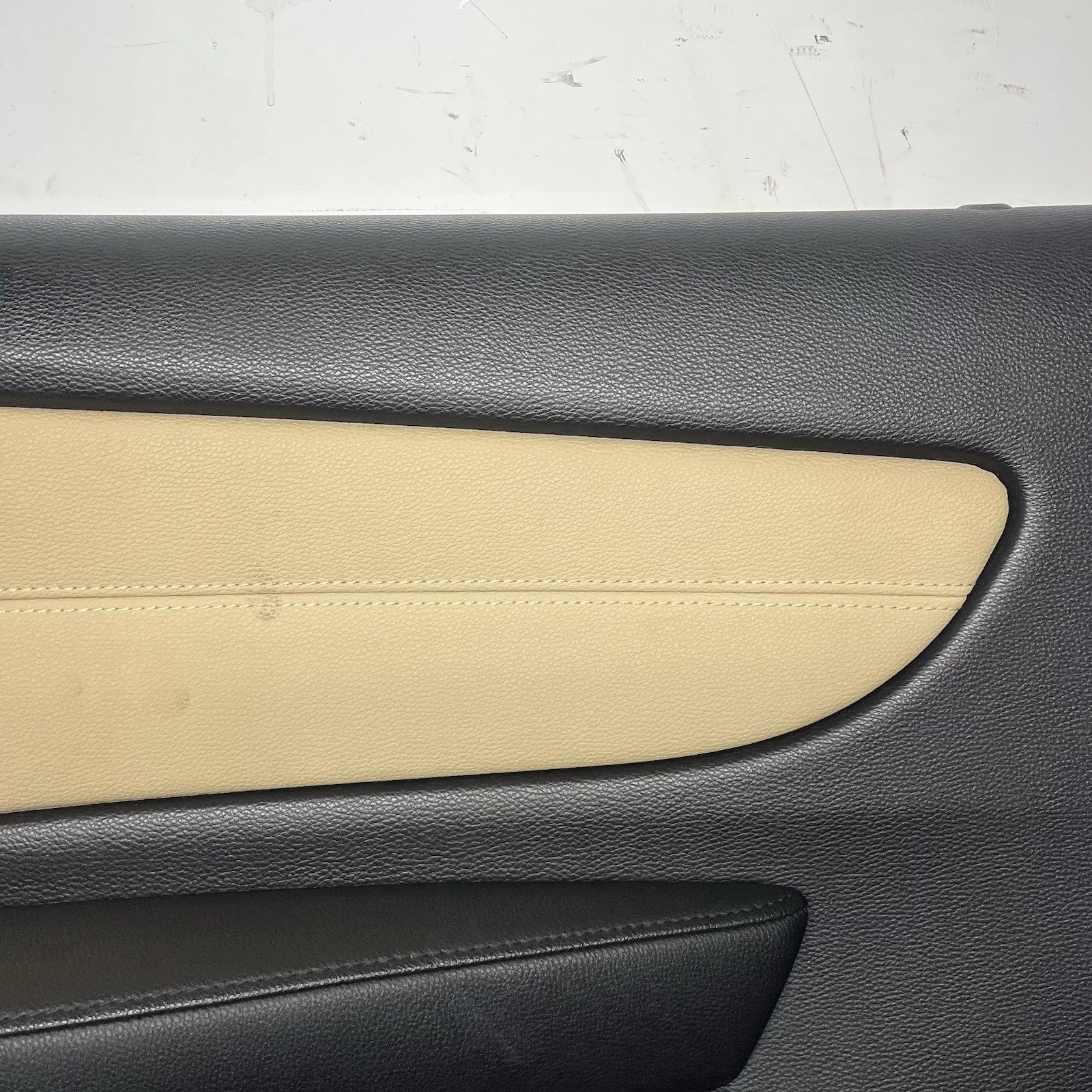 ☑️ 08-13 BMW E88 E82 135i 128i Front Passenger Door Card Panel Vinyl Oyster
