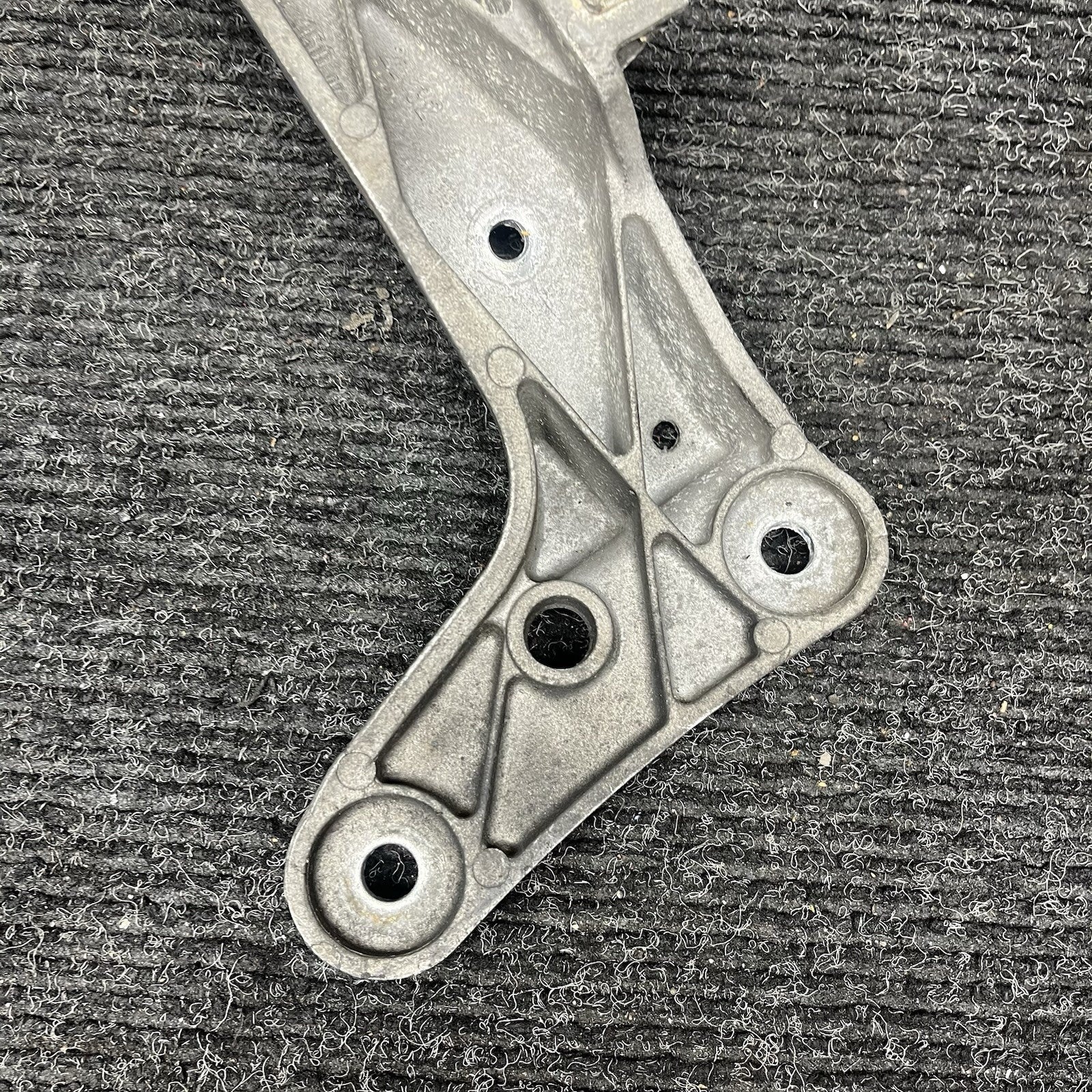 ☑️ 06-13 BMW E92 335i Automatic Transmission Mount Bracket Support OEM