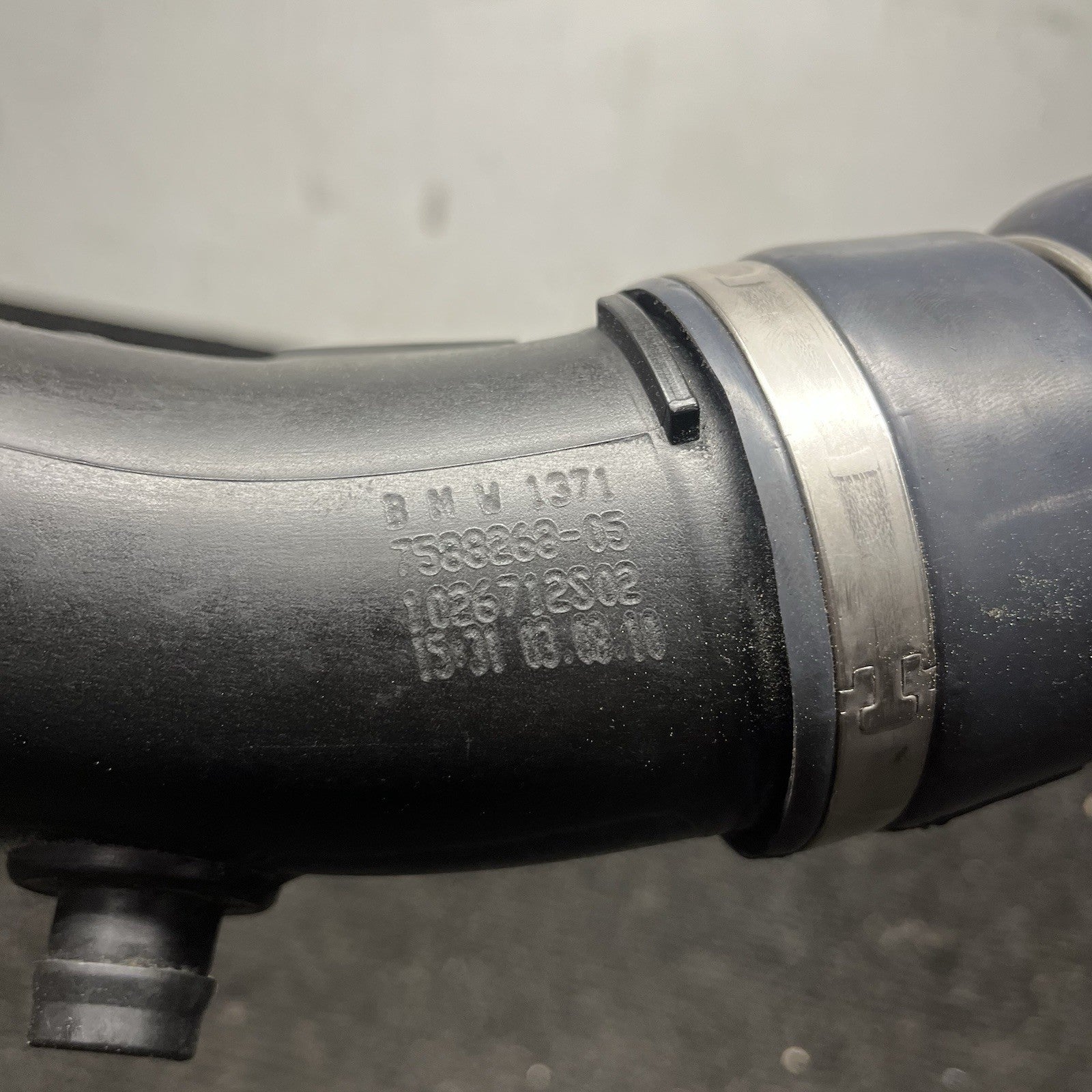 ☑️ 2009-2016 BMW 535XI F10 3.0L N55 ENGINE AIR MASS FLOW INTAKE HOSE PIPE OEM