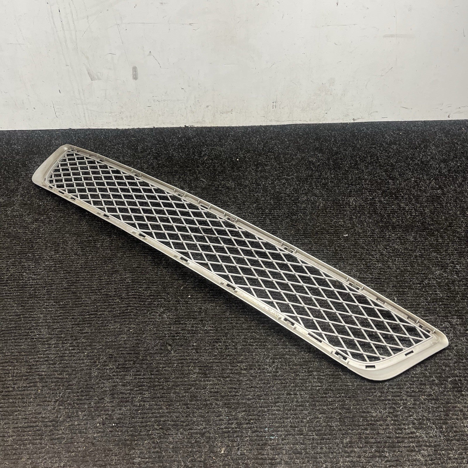 ☑️ 2009-2013 BMW X5 - Front Lower Center Bumper Grille 7222854 TITAN OEM