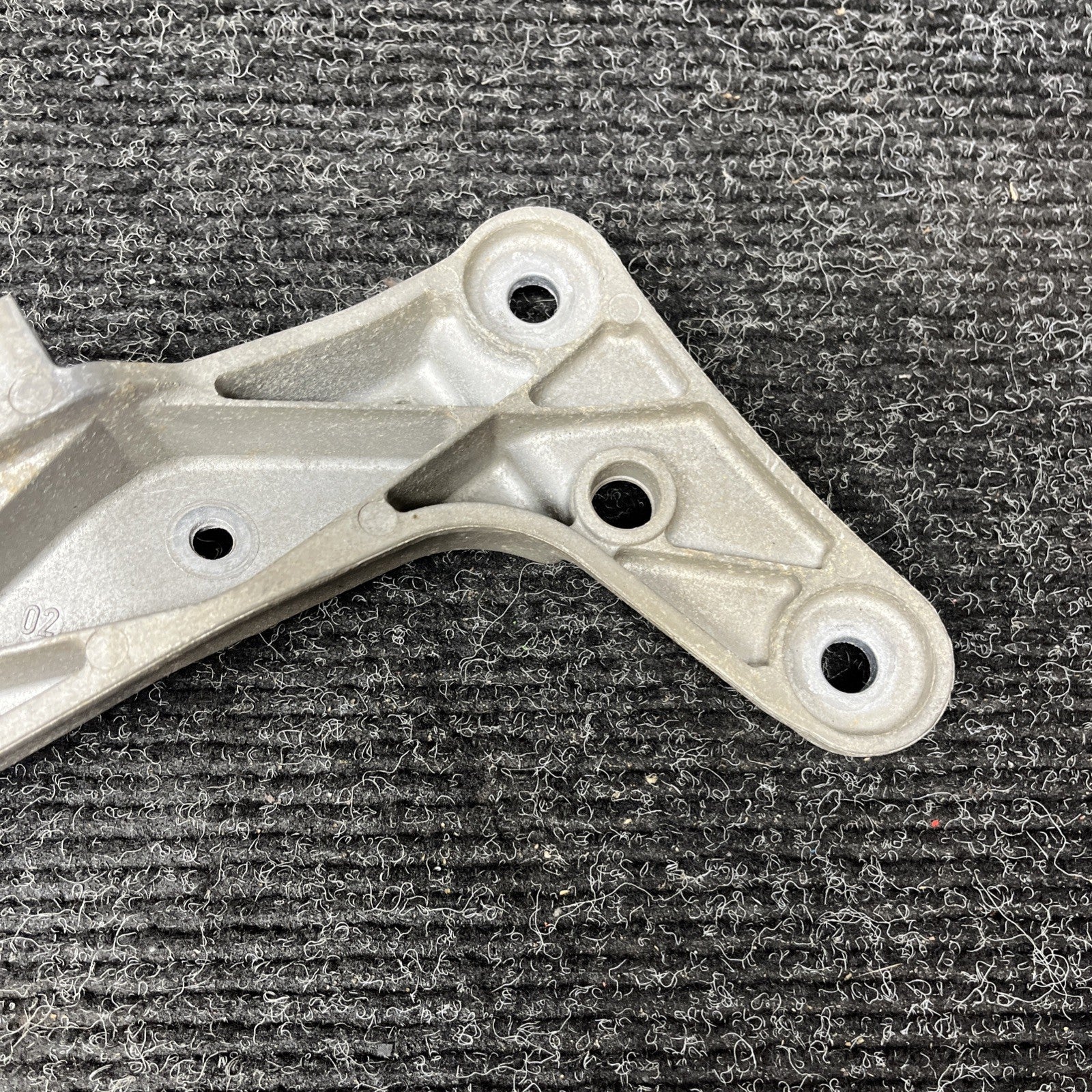 ☑️ BMW E90 E92 1/3 Series Auto Transmission Gearbox Support Mount Bracket OEM