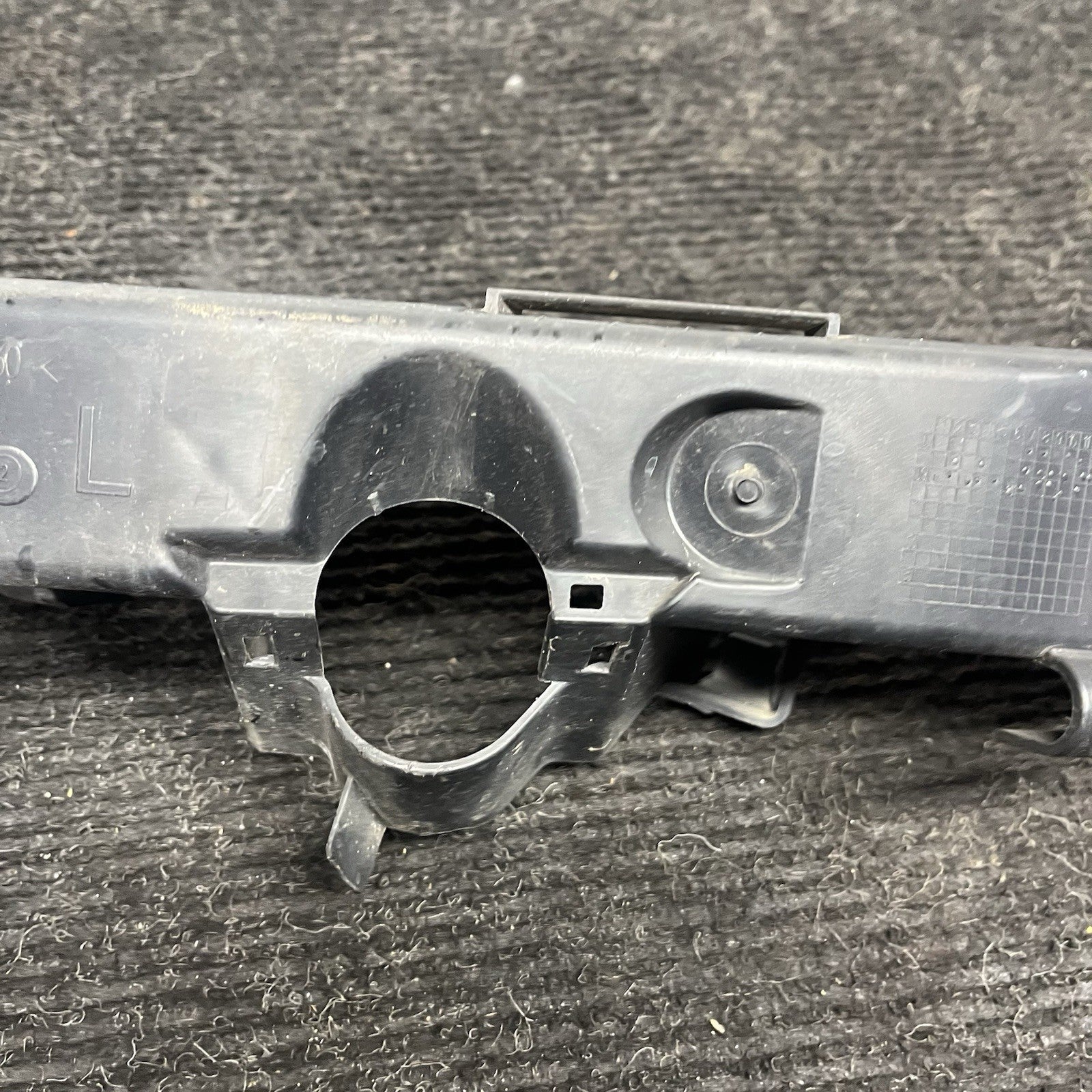 ☑️ 09-11 BMW E90 E91 LCI Front Left Driver Headlight Arm Bracket Mount Plastic