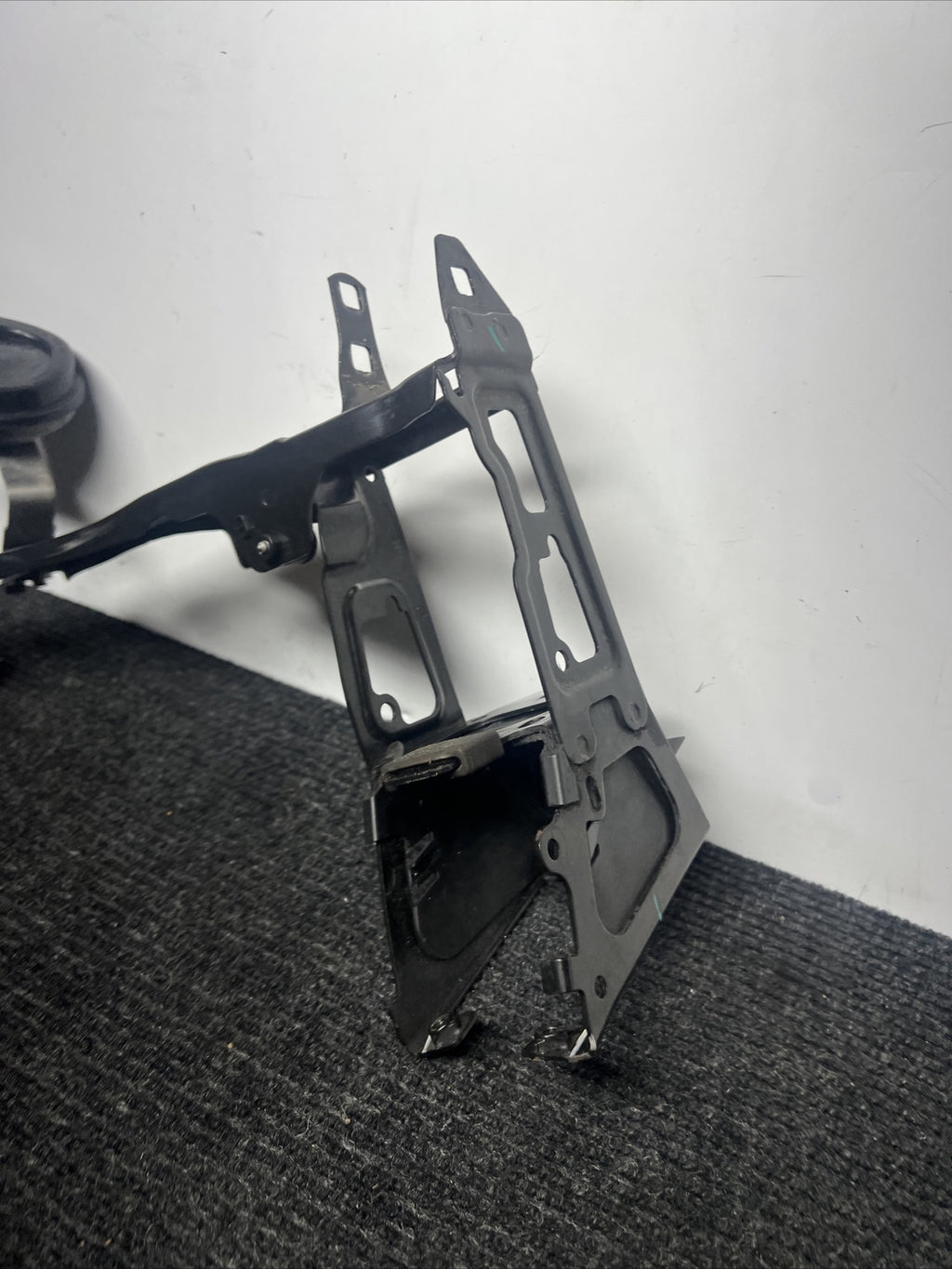 🌟2011-2016 BMW 328XI F30  FRONT LEFT RADIATOR MOUNT BRACKET SUPPORT OEM✅