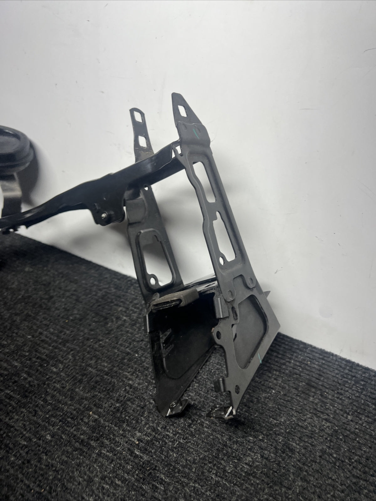 🌟2011-2016 BMW 328XI F30  FRONT LEFT RADIATOR MOUNT BRACKET SUPPORT OEM✅