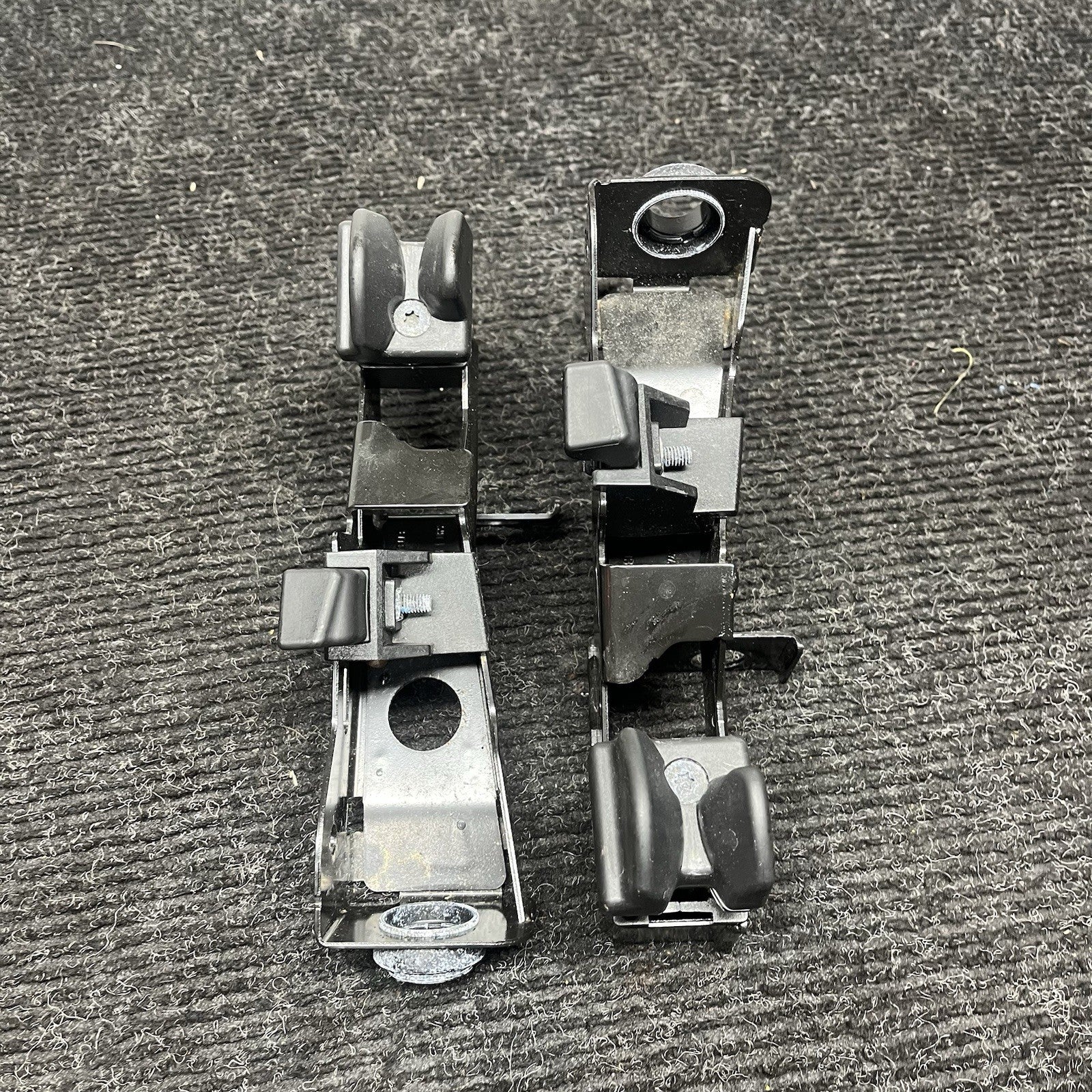 ☑️ 07-13 BMW E93 328i 335i M3 Right Side Convertible Hardtop Bracket Latch OEM