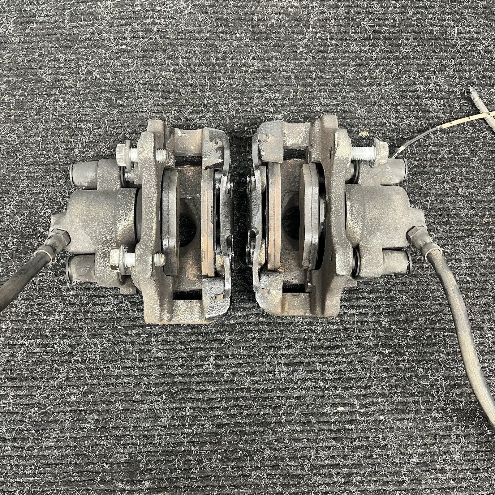 ☑️ 03-08 BMW E86 E85 Z4 3.0L RWD SET OF 2 REAR LEFT & RIGHT BRAKE CALIPER OEM