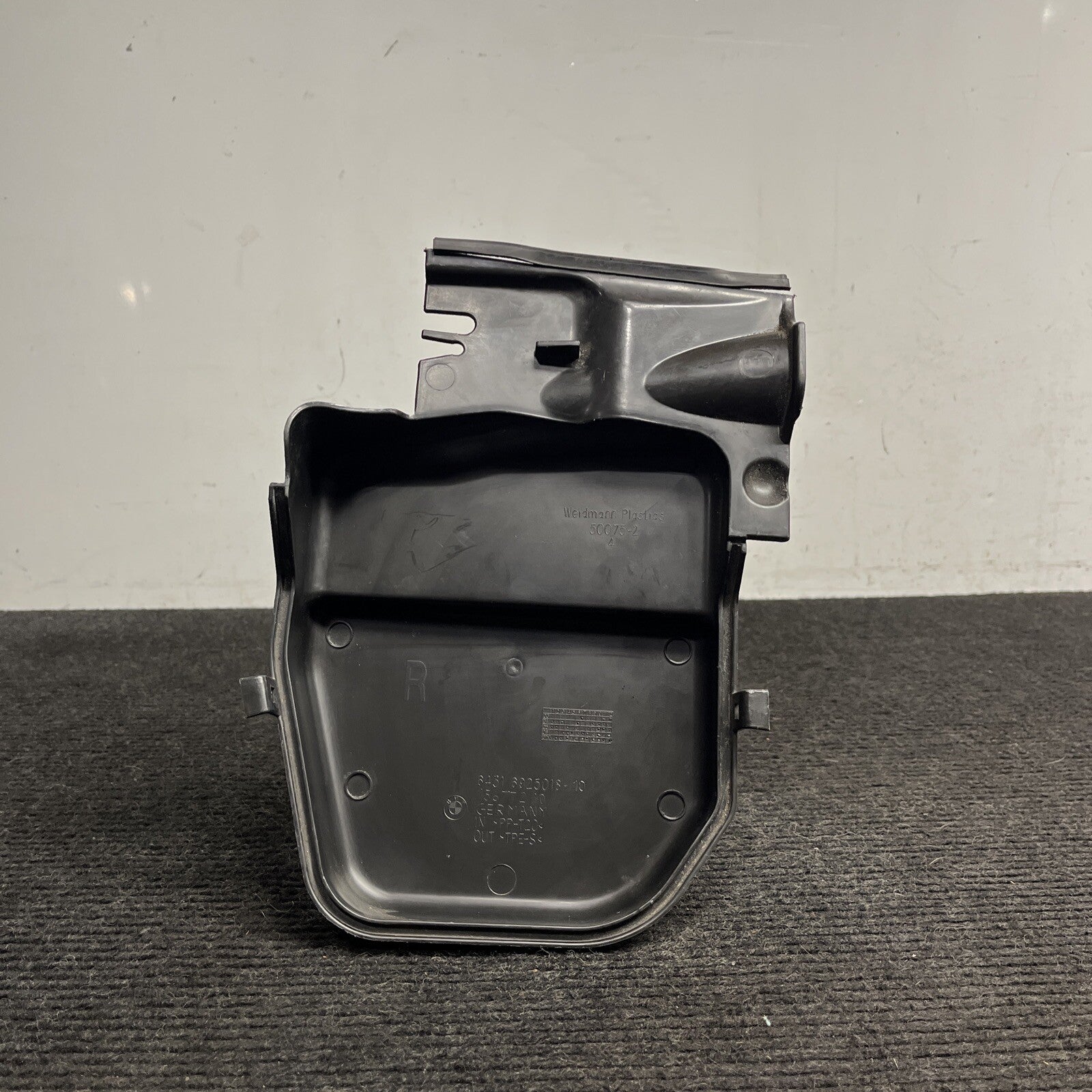 ☑️ 06-13 BMW E90 E92 RIGHT PASSENGER CABIN AIR DUCT HOUSING COVER OEM 6925018