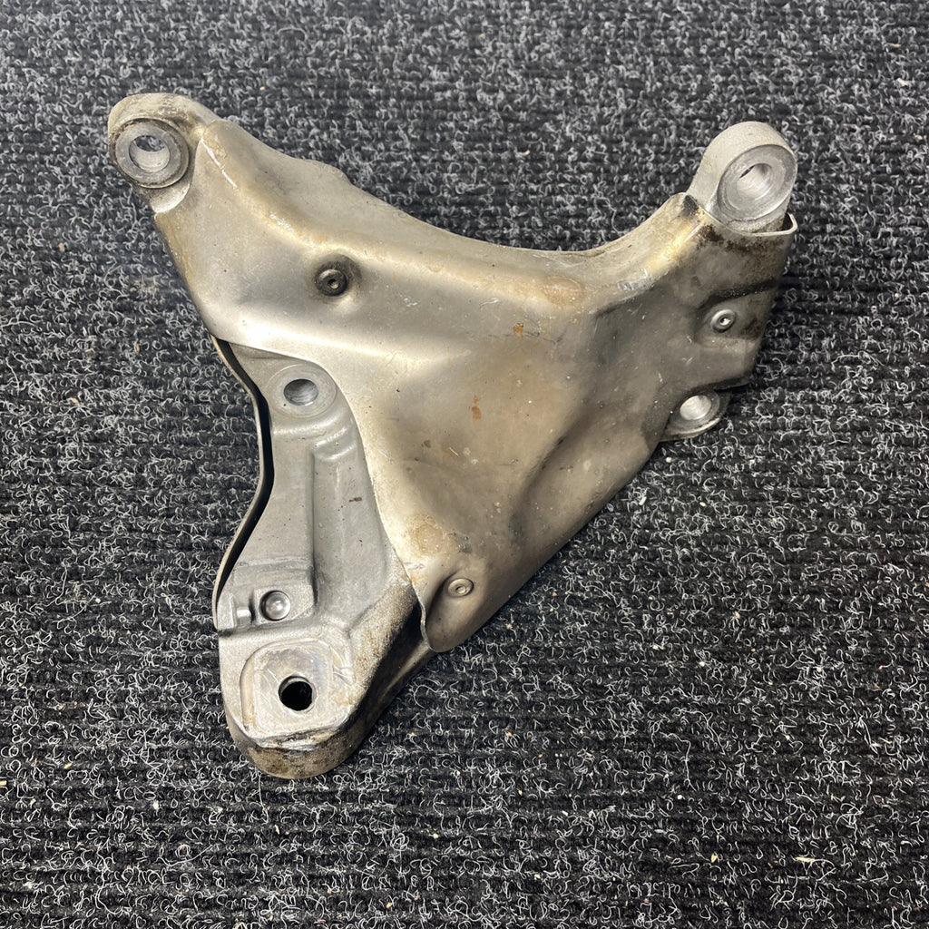 ☑️ 07-11 BMW E82 E88 E90 E92 135i 335i Right Passenger Engine Mount Bracket OEM