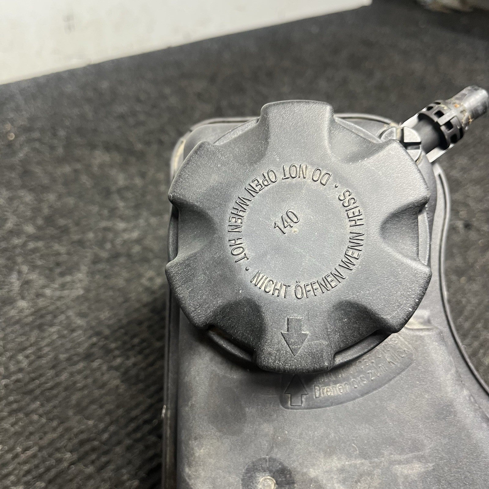 ☑️ 06-13 BMW E82 E88 E90 E92 E93 Radiator Expansion Tank Coolant Reservoir OEM
