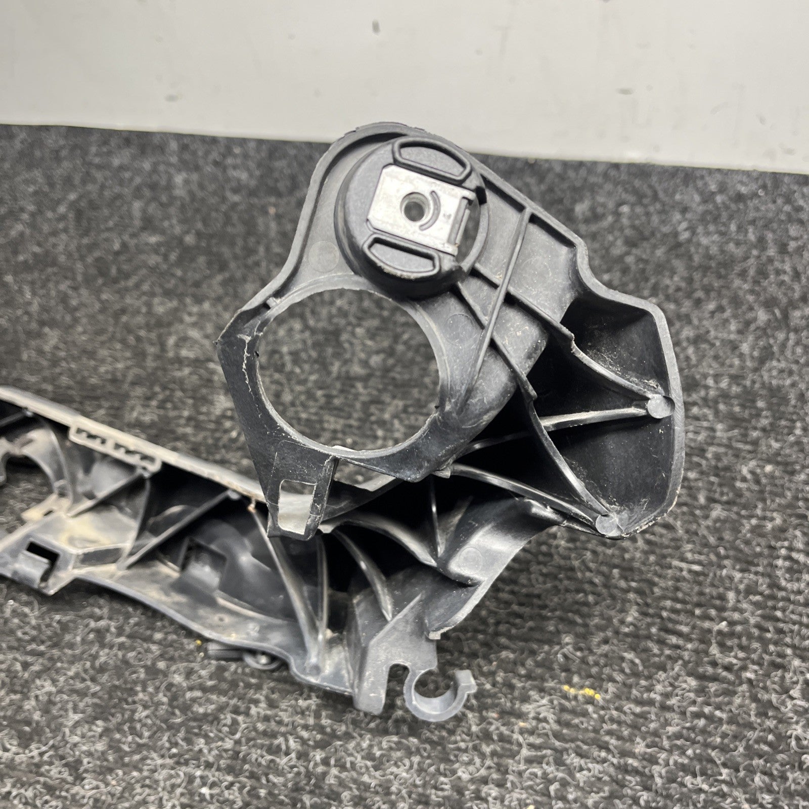 ☑️ 07-10 OEM BMW E92 E93 335 Right Passenger Headlight Bracket Carrier Mount